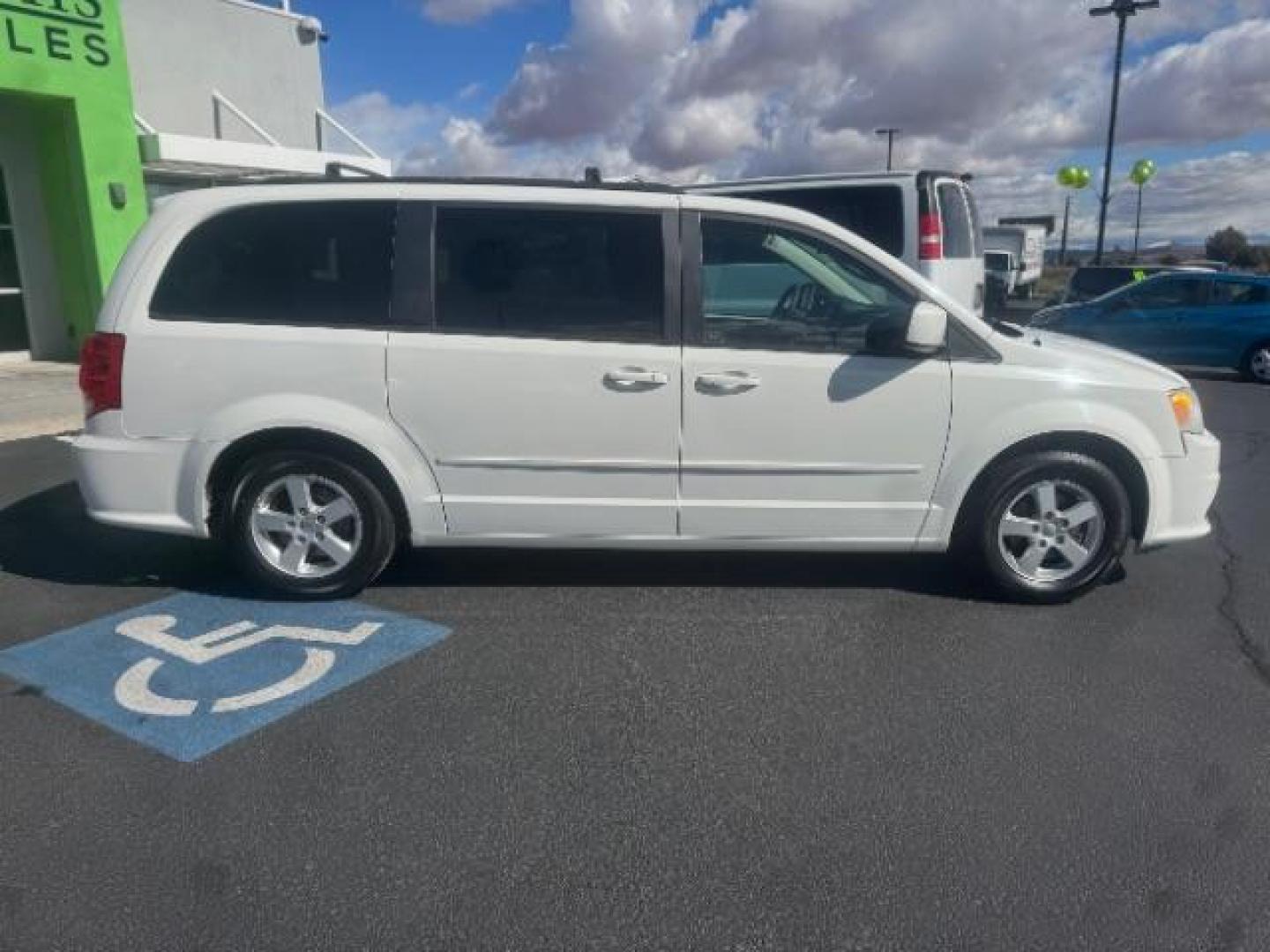 2012 Stone White Clearcoat /Black/Light Graystone Dodge Grand Caravan SXT (2C4RDGCG8CR) with an 3.6L V-6 DOHC engine, Automatic transmission, located at 1865 East Red Hills Pkwy, St. George, 84770, (435) 628-0023, 37.120850, -113.543640 - Photo#7