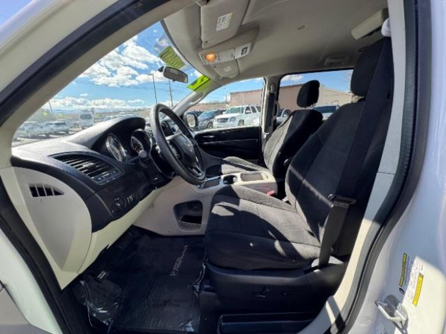 2012 Stone White Clearcoat /Black/Light Graystone Dodge Grand Caravan SXT (2C4RDGCG8CR) with an 3.6L V-6 DOHC engine, Automatic transmission, located at 1865 East Red Hills Pkwy, St. George, 84770, (435) 628-0023, 37.120850, -113.543640 - Photo#8