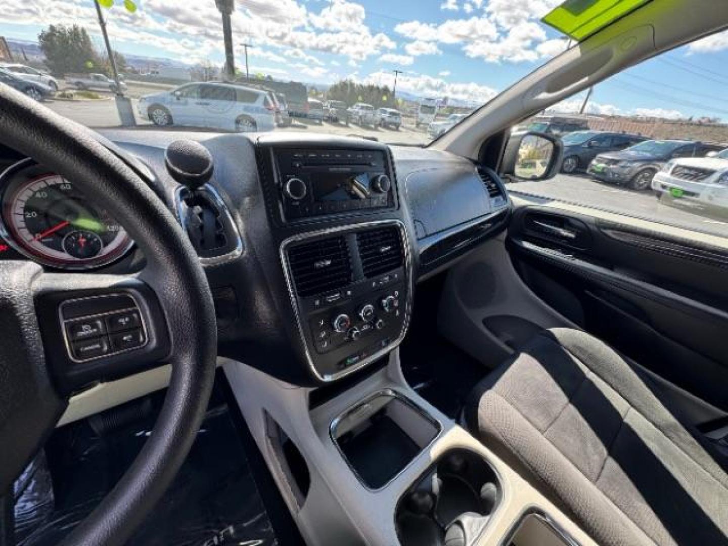 2012 Stone White Clearcoat /Black/Light Graystone Dodge Grand Caravan SXT (2C4RDGCG8CR) with an 3.6L V-6 DOHC engine, Automatic transmission, located at 1865 East Red Hills Pkwy, St. George, 84770, (435) 628-0023, 37.120850, -113.543640 - Photo#10