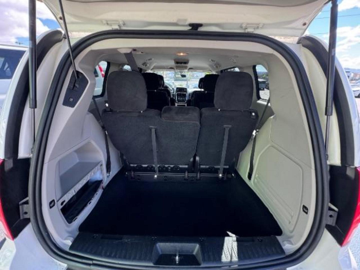 2012 Stone White Clearcoat /Black/Light Graystone Dodge Grand Caravan SXT (2C4RDGCG8CR) with an 3.6L V-6 DOHC engine, Automatic transmission, located at 1865 East Red Hills Pkwy, St. George, 84770, (435) 628-0023, 37.120850, -113.543640 - Photo#19