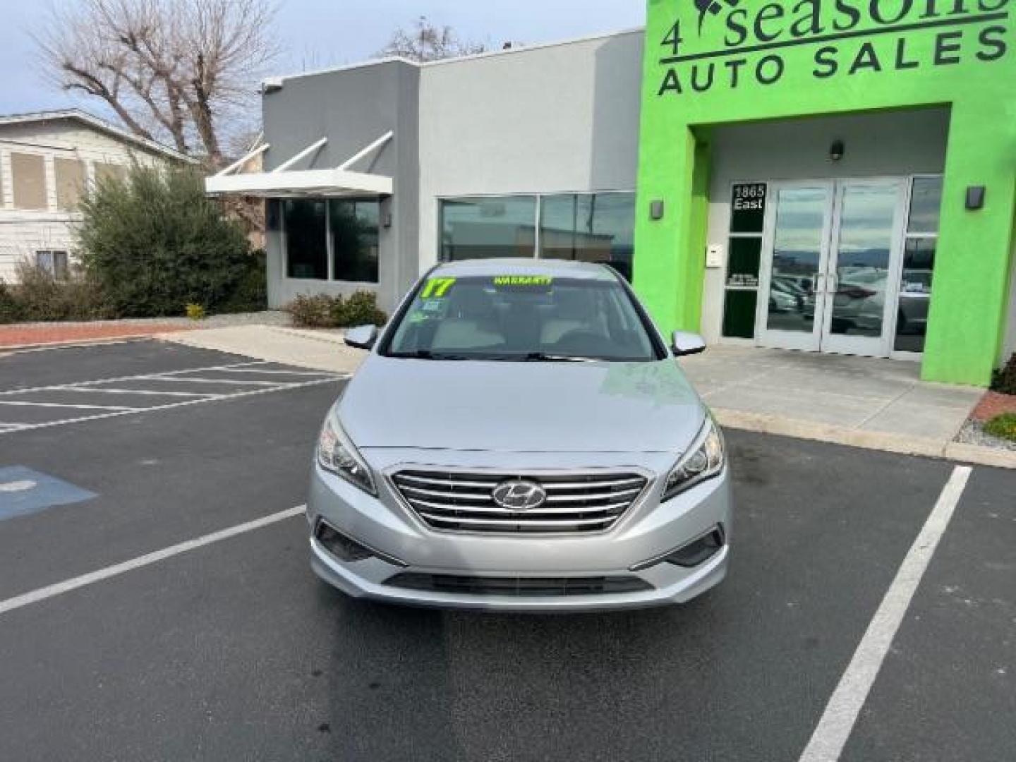 2017 Silver /Gray Hyundai Sonata SE (5NPE24AF9HH) , Automatic transmission, located at 940 North Main Street, Cedar City, UT, 84720, (435) 628-0023, 37.692936, -113.061897 - We specialize in helping ALL people get the best financing available. No matter your credit score, good, bad or none we can get you an amazing rate. Had a bankruptcy, divorce, or repossessions? We give you the green light to get your credit back on the road. Low down and affordable payments that fit - Photo#1