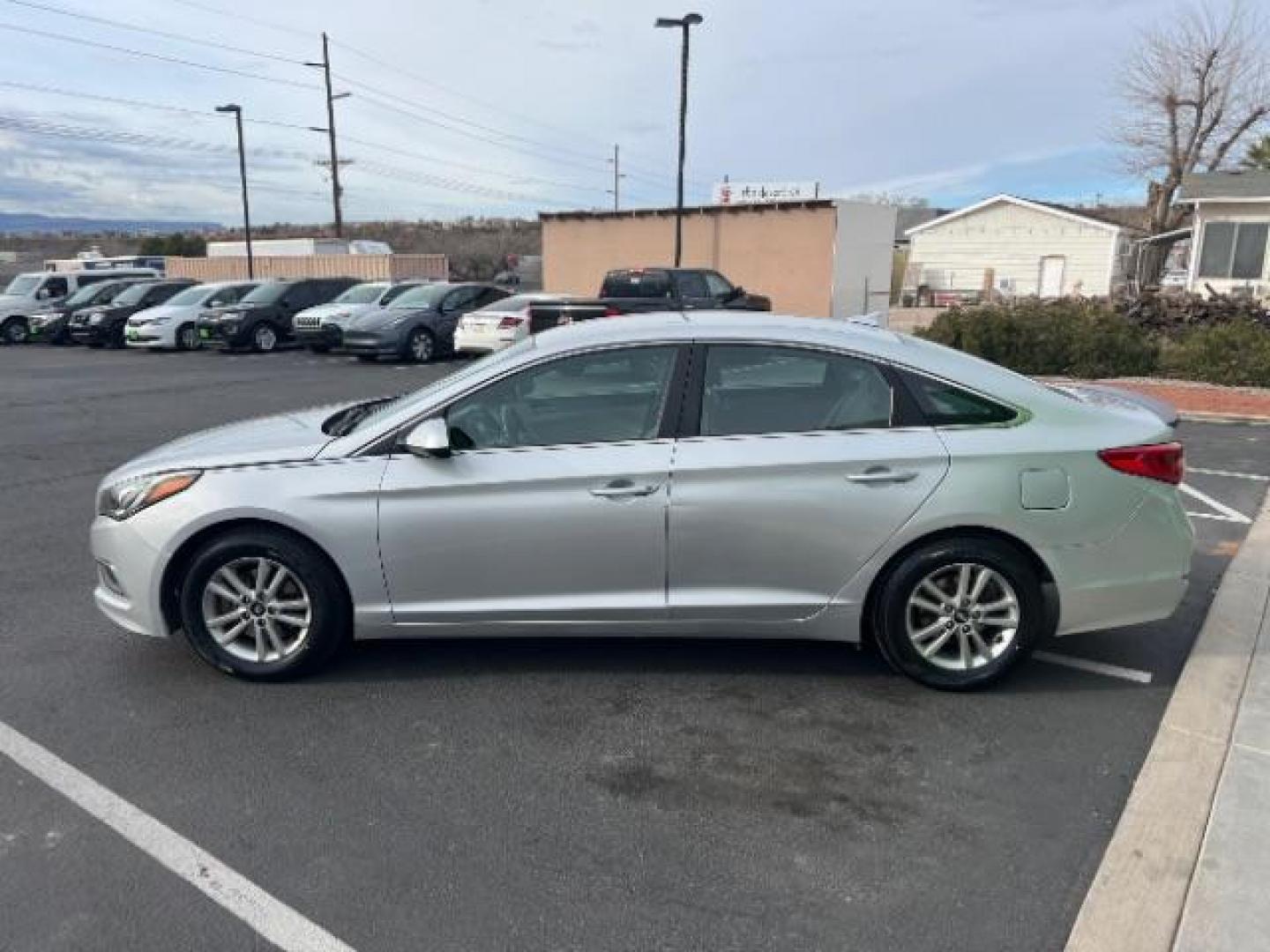 2017 Silver /Gray Hyundai Sonata SE (5NPE24AF9HH) , Automatic transmission, located at 940 North Main Street, Cedar City, UT, 84720, (435) 628-0023, 37.692936, -113.061897 - We specialize in helping ALL people get the best financing available. No matter your credit score, good, bad or none we can get you an amazing rate. Had a bankruptcy, divorce, or repossessions? We give you the green light to get your credit back on the road. Low down and affordable payments that fit - Photo#3
