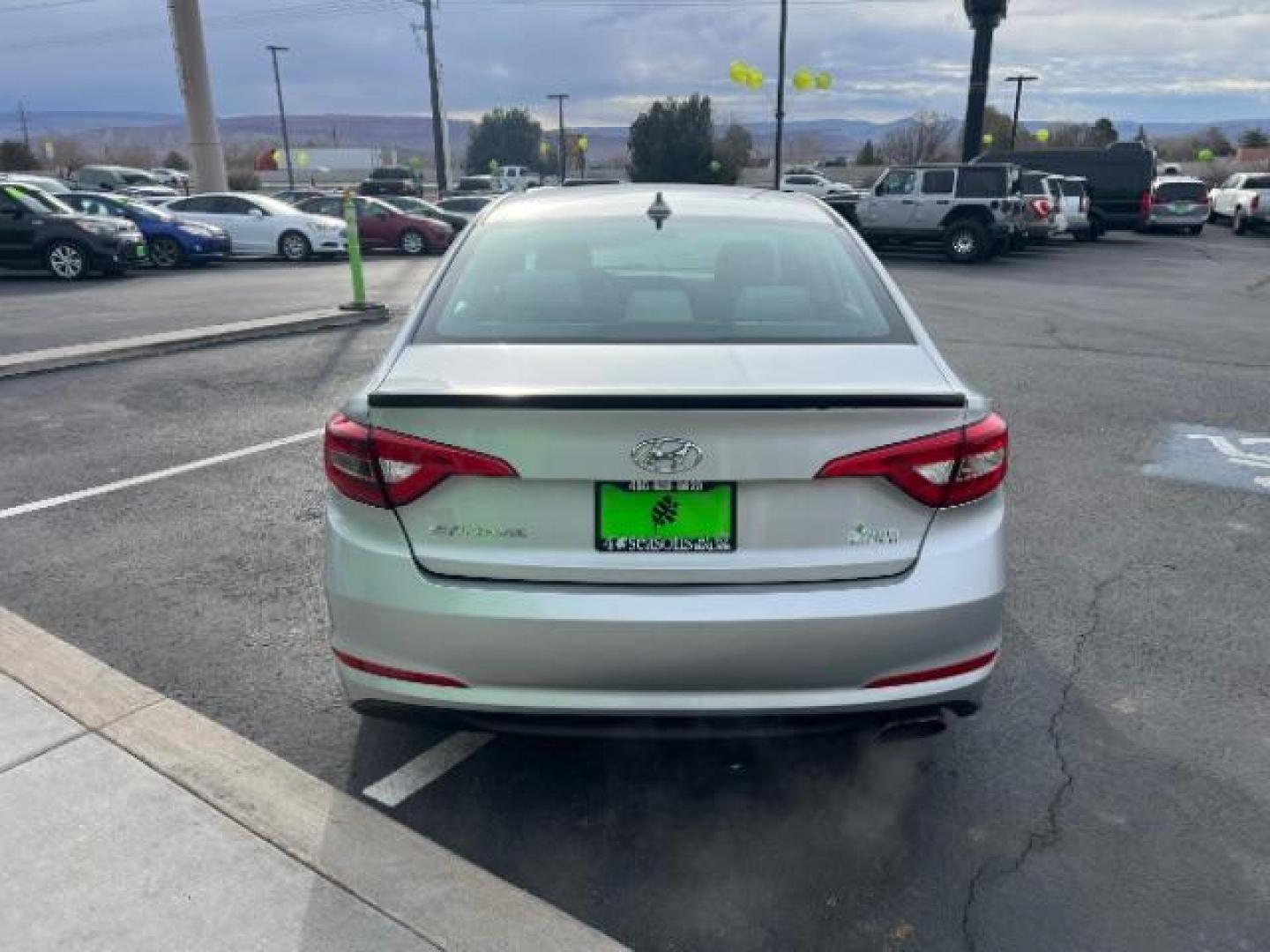 2017 Silver /Gray Hyundai Sonata SE (5NPE24AF9HH) , Automatic transmission, located at 940 North Main Street, Cedar City, UT, 84720, (435) 628-0023, 37.692936, -113.061897 - We specialize in helping ALL people get the best financing available. No matter your credit score, good, bad or none we can get you an amazing rate. Had a bankruptcy, divorce, or repossessions? We give you the green light to get your credit back on the road. Low down and affordable payments that fit - Photo#5
