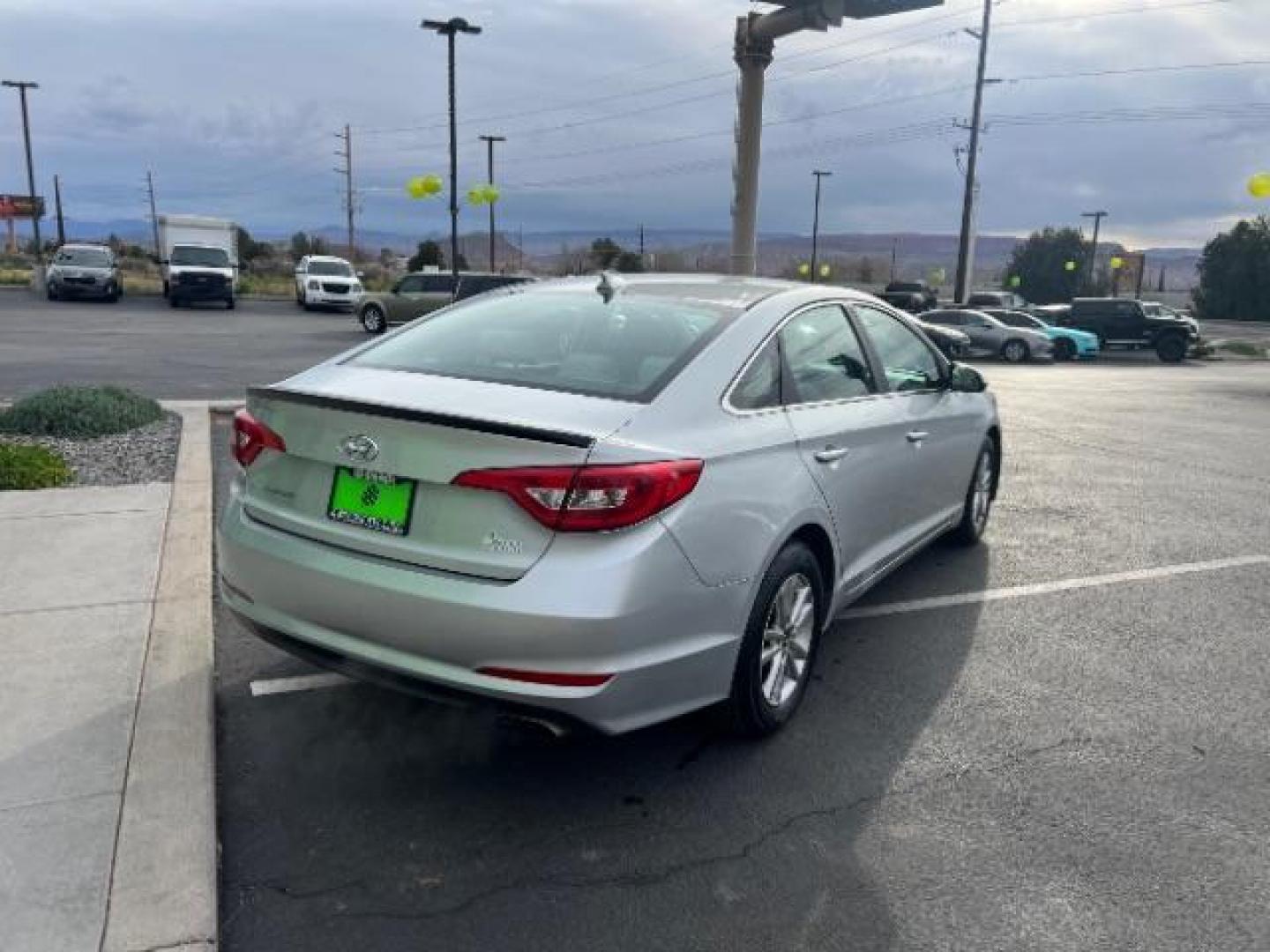 2017 Silver /Gray Hyundai Sonata SE (5NPE24AF9HH) , Automatic transmission, located at 940 North Main Street, Cedar City, UT, 84720, (435) 628-0023, 37.692936, -113.061897 - We specialize in helping ALL people get the best financing available. No matter your credit score, good, bad or none we can get you an amazing rate. Had a bankruptcy, divorce, or repossessions? We give you the green light to get your credit back on the road. Low down and affordable payments that fit - Photo#6