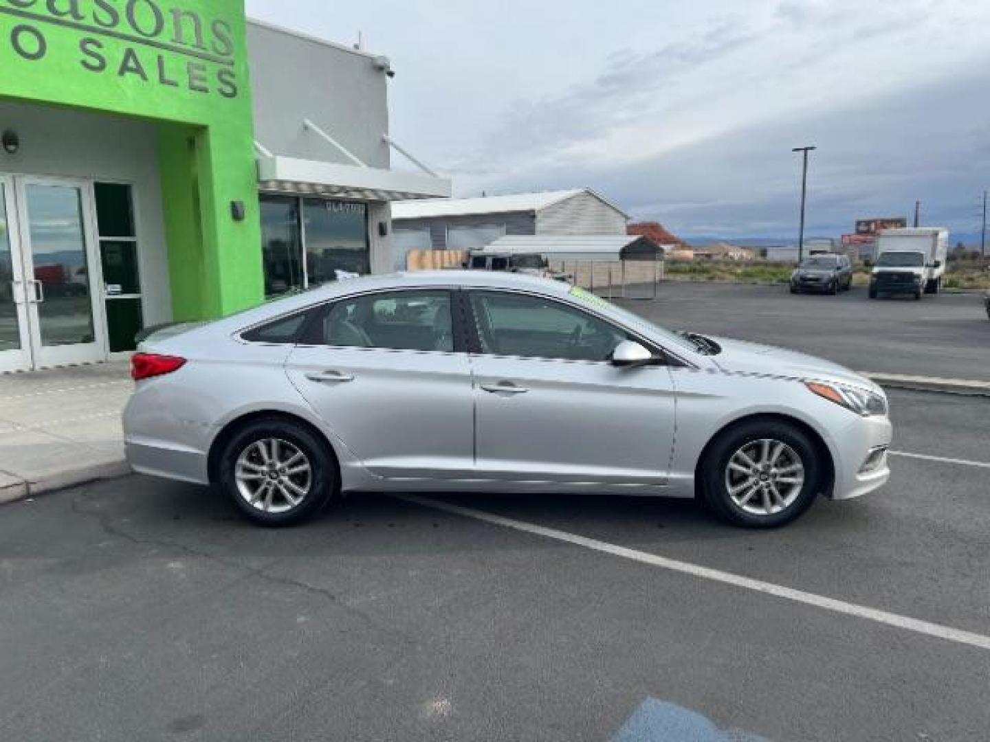 2017 Silver /Gray Hyundai Sonata SE (5NPE24AF9HH) , Automatic transmission, located at 940 North Main Street, Cedar City, UT, 84720, (435) 628-0023, 37.692936, -113.061897 - We specialize in helping ALL people get the best financing available. No matter your credit score, good, bad or none we can get you an amazing rate. Had a bankruptcy, divorce, or repossessions? We give you the green light to get your credit back on the road. Low down and affordable payments that fit - Photo#7