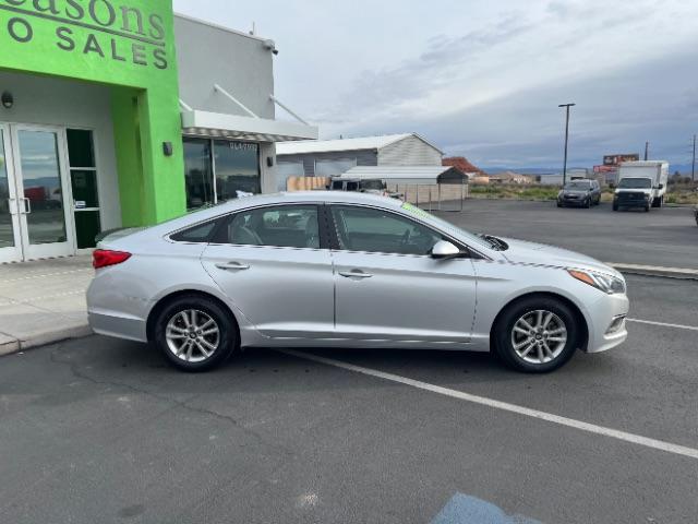 2017 Silver /Gray Hyundai Sonata SE (5NPE24AF9HH) , Automatic transmission, located at 1865 East Red Hills Pkwy, St. George, 84770, (435) 628-0023, 37.120850, -113.543640 - We specialize in helping ALL people get the best financing available. No matter your credit score, good, bad or none we can get you an amazing rate. Had a bankruptcy, divorce, or repossessions? We give you the green light to get your credit back on the road. Low down and affordable payments that fit - Photo#7