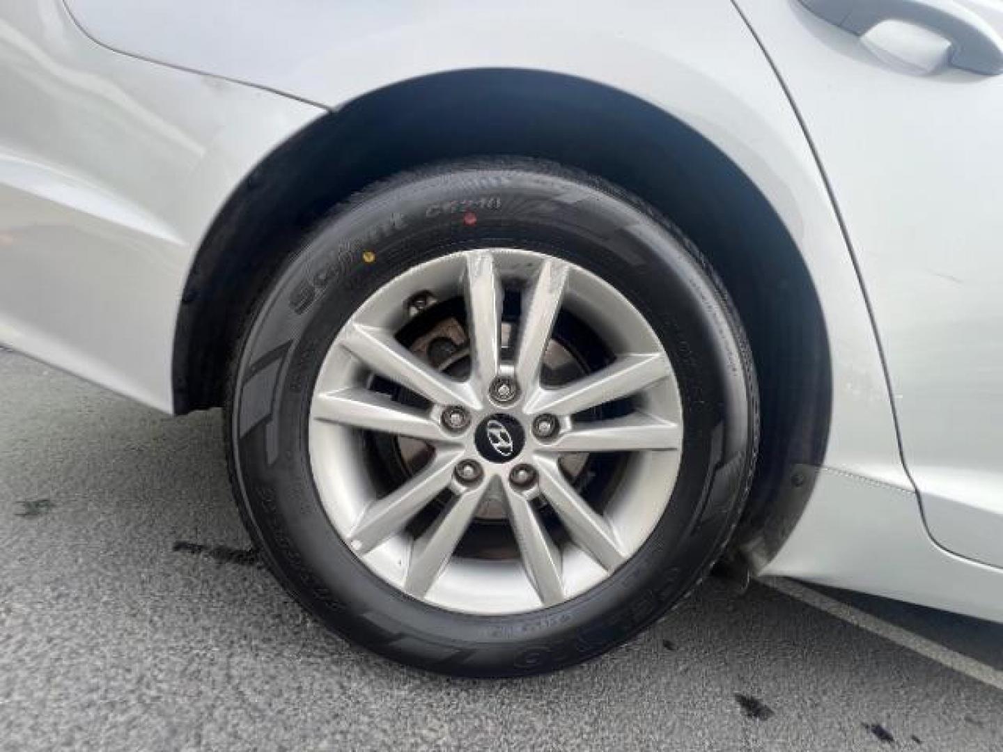 2017 Silver /Gray Hyundai Sonata SE (5NPE24AF9HH) , Automatic transmission, located at 940 North Main Street, Cedar City, UT, 84720, (435) 628-0023, 37.692936, -113.061897 - We specialize in helping ALL people get the best financing available. No matter your credit score, good, bad or none we can get you an amazing rate. Had a bankruptcy, divorce, or repossessions? We give you the green light to get your credit back on the road. Low down and affordable payments that fit - Photo#8