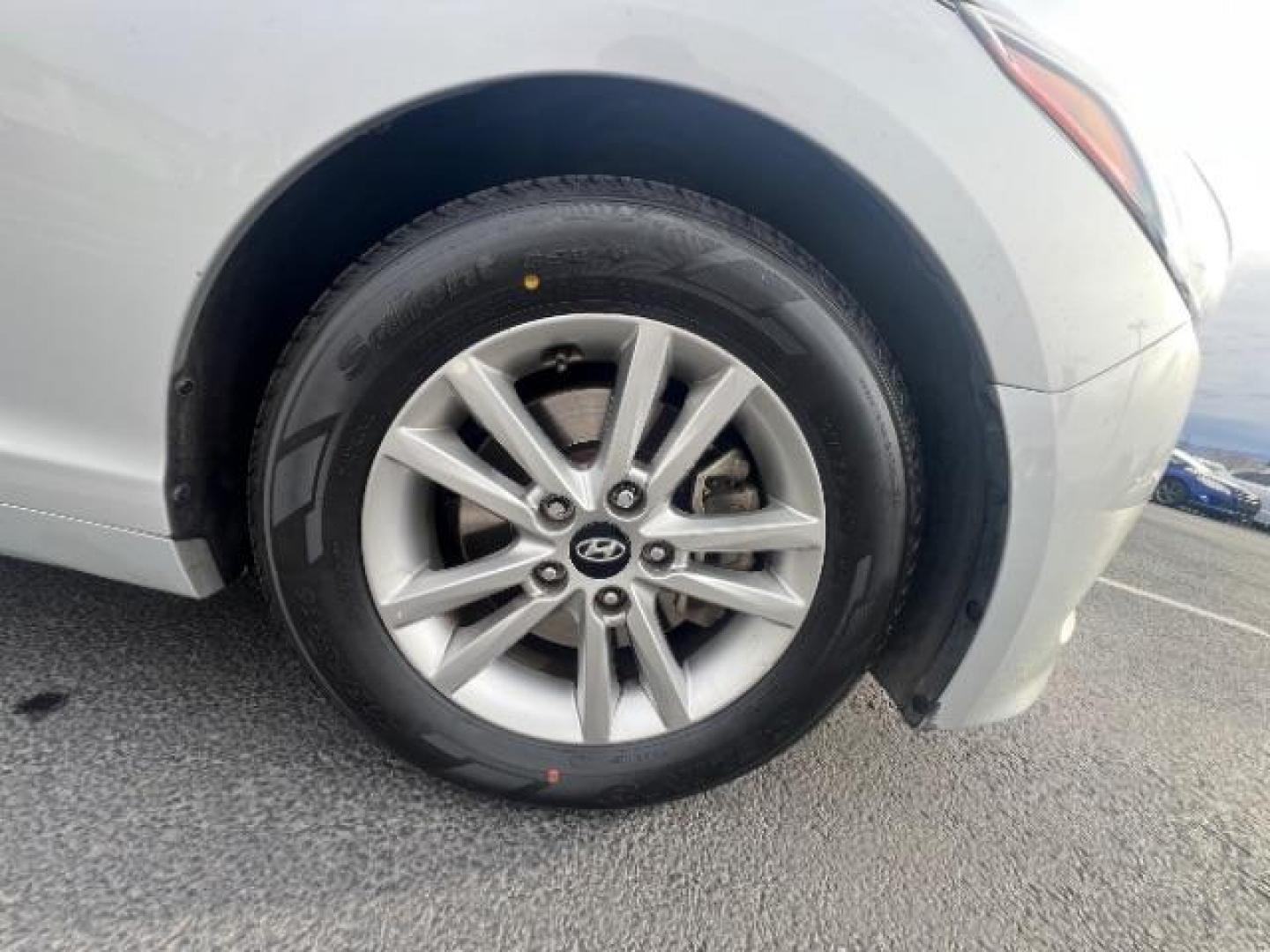 2017 Silver /Gray Hyundai Sonata SE (5NPE24AF9HH) , Automatic transmission, located at 940 North Main Street, Cedar City, UT, 84720, (435) 628-0023, 37.692936, -113.061897 - We specialize in helping ALL people get the best financing available. No matter your credit score, good, bad or none we can get you an amazing rate. Had a bankruptcy, divorce, or repossessions? We give you the green light to get your credit back on the road. Low down and affordable payments that fit - Photo#9