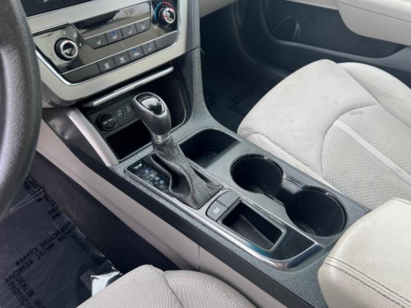 2017 Silver /Gray Hyundai Sonata SE (5NPE24AF9HH) , Automatic transmission, located at 940 North Main Street, Cedar City, UT, 84720, (435) 628-0023, 37.692936, -113.061897 - We specialize in helping ALL people get the best financing available. No matter your credit score, good, bad or none we can get you an amazing rate. Had a bankruptcy, divorce, or repossessions? We give you the green light to get your credit back on the road. Low down and affordable payments that fit - Photo#18