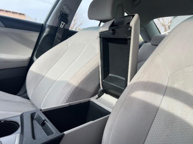 2017 Silver /Gray Hyundai Sonata SE (5NPE24AF9HH) , Automatic transmission, located at 1865 East Red Hills Pkwy, St. George, 84770, (435) 628-0023, 37.120850, -113.543640 - We specialize in helping ALL people get the best financing available. No matter your credit score, good, bad or none we can get you an amazing rate. Had a bankruptcy, divorce, or repossessions? We give you the green light to get your credit back on the road. Low down and affordable payments that fit - Photo#19