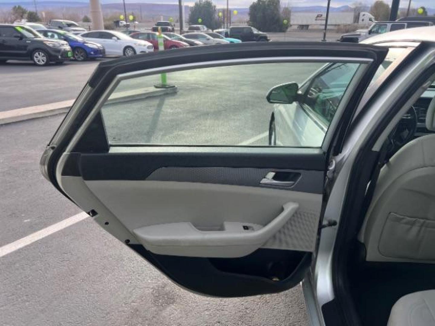 2017 Silver /Gray Hyundai Sonata SE (5NPE24AF9HH) , Automatic transmission, located at 940 North Main Street, Cedar City, UT, 84720, (435) 628-0023, 37.692936, -113.061897 - We specialize in helping ALL people get the best financing available. No matter your credit score, good, bad or none we can get you an amazing rate. Had a bankruptcy, divorce, or repossessions? We give you the green light to get your credit back on the road. Low down and affordable payments that fit - Photo#20