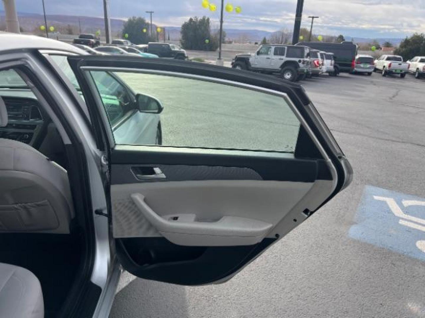 2017 Silver /Gray Hyundai Sonata SE (5NPE24AF9HH) , Automatic transmission, located at 940 North Main Street, Cedar City, UT, 84720, (435) 628-0023, 37.692936, -113.061897 - We specialize in helping ALL people get the best financing available. No matter your credit score, good, bad or none we can get you an amazing rate. Had a bankruptcy, divorce, or repossessions? We give you the green light to get your credit back on the road. Low down and affordable payments that fit - Photo#25