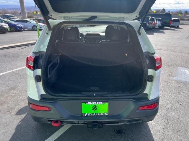 2017 Bright White Clearcoat /Black Jeep Cherokee Trailhawk L Plus 4x4 (1C4PJMBS7HD) with an Pentastar 3.2L V-6 DOHC engine, Automatic transmission, located at 1865 East Red Hills Pkwy, St. George, 84770, (435) 628-0023, 37.120850, -113.543640 - Photo#24