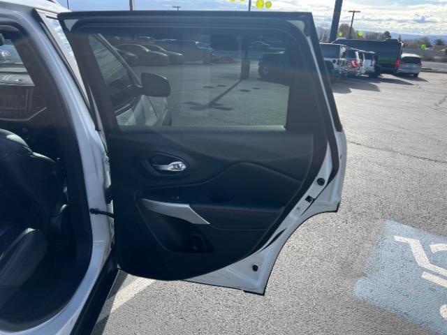 2017 Bright White Clearcoat /Black Jeep Cherokee Trailhawk L Plus 4x4 (1C4PJMBS7HD) with an Pentastar 3.2L V-6 DOHC engine, Automatic transmission, located at 1865 East Red Hills Pkwy, St. George, 84770, (435) 628-0023, 37.120850, -113.543640 - Photo#25