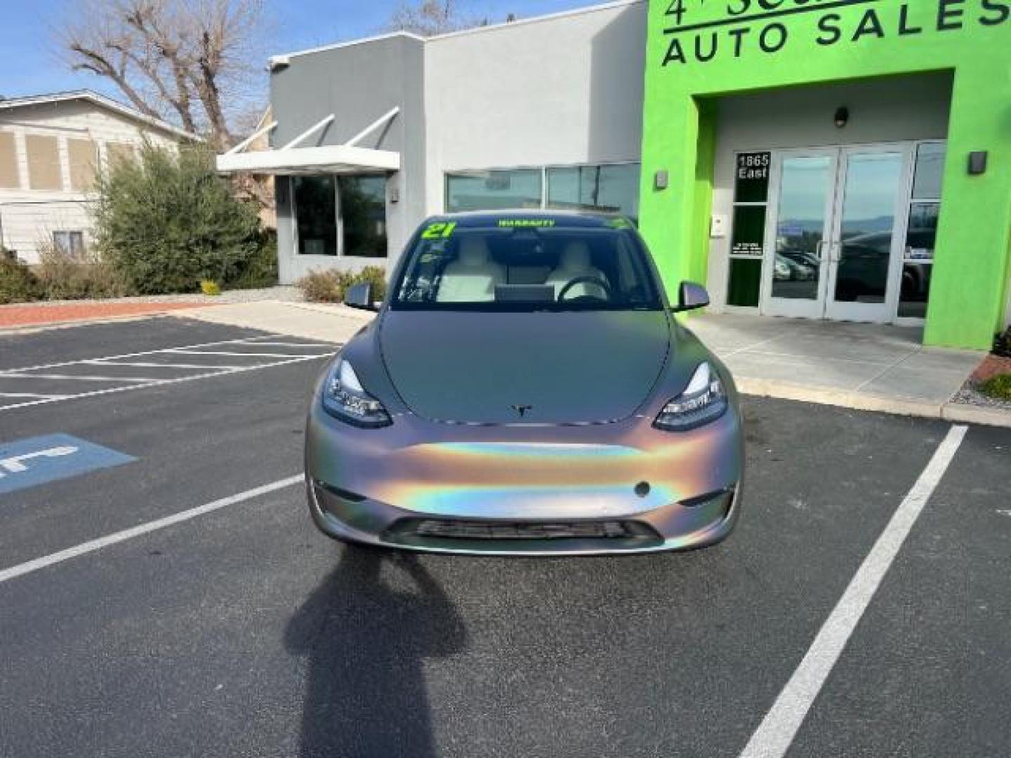 2021 White /White/Black Tesla Model Y Long Range Dual Motor All-Wheel Drive (5YJYGDEE5MF) with an ELECTRIC engine, Electric transmission, located at 1865 East Red Hills Pkwy, St. George, 84770, (435) 628-0023, 37.120850, -113.543640 - Excellent Tesla Model Y Long Range All Wheel Drive. With Full Self Drive paid for ($8k add on) Which is no longer available to buy. All our Teslas come with charging kit. Color changing wrap is a little rough but will still turn heads. Battery is healthy. Gets 275 on full charge. Clean title, no a - Photo#3