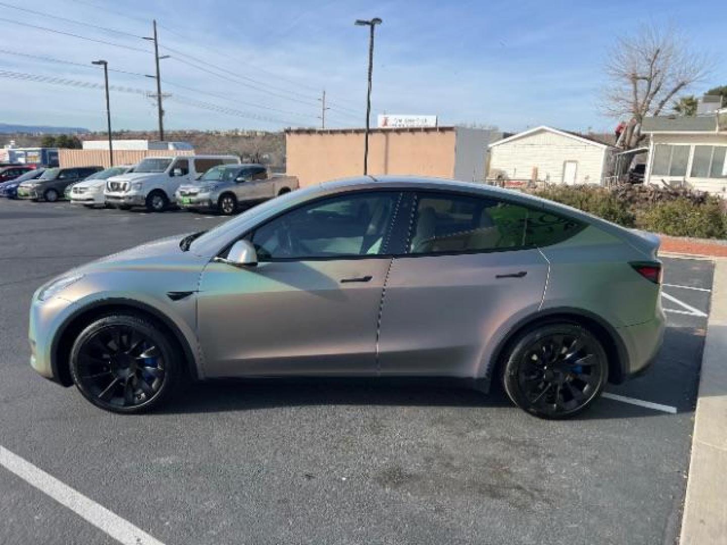 2021 White /White/Black Tesla Model Y Long Range Dual Motor All-Wheel Drive (5YJYGDEE5MF) with an ELECTRIC engine, Electric transmission, located at 1865 East Red Hills Pkwy, St. George, 84770, (435) 628-0023, 37.120850, -113.543640 - Excellent Tesla Model Y Long Range All Wheel Drive. With Full Self Drive paid for ($8k add on) Which is no longer available to buy. All our Teslas come with charging kit. Color changing wrap is a little rough but will still turn heads. Battery is healthy. Gets 275 on full charge. Clean title, no a - Photo#5