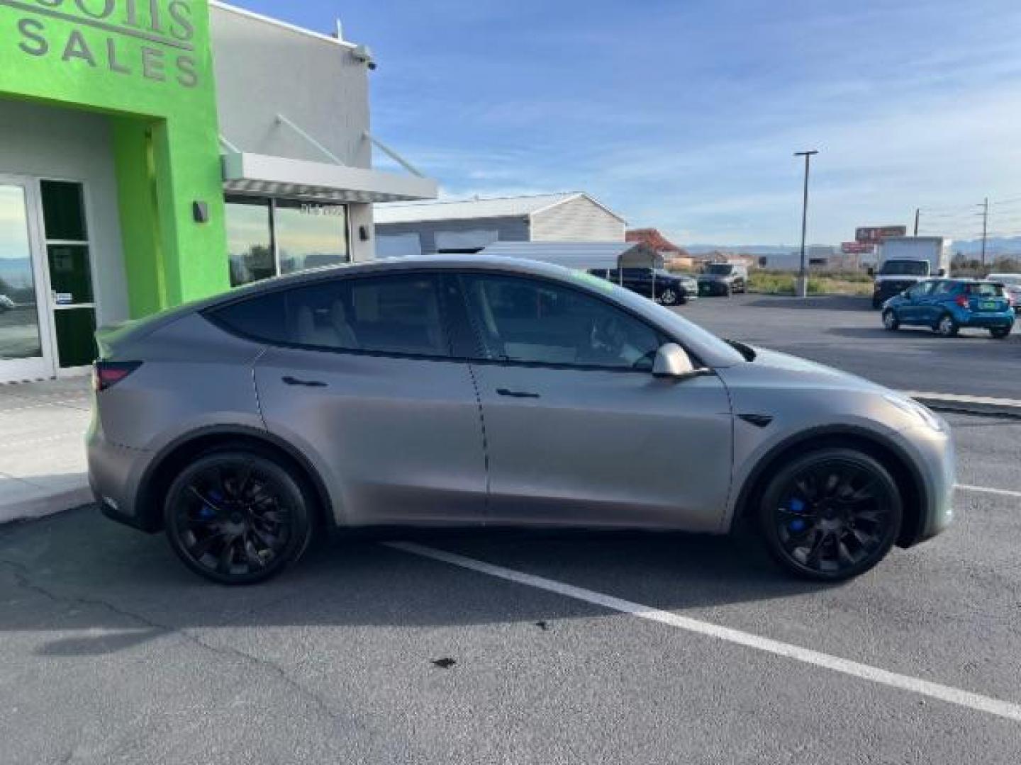 2021 White /White/Black Tesla Model Y Long Range Dual Motor All-Wheel Drive (5YJYGDEE5MF) with an ELECTRIC engine, Electric transmission, located at 1865 East Red Hills Pkwy, St. George, 84770, (435) 628-0023, 37.120850, -113.543640 - Excellent Tesla Model Y Long Range All Wheel Drive. With Full Self Drive paid for ($8k add on) Which is no longer available to buy. All our Teslas come with charging kit. Color changing wrap is a little rough but will still turn heads. Battery is healthy. Gets 275 on full charge. Clean title, no a - Photo#9