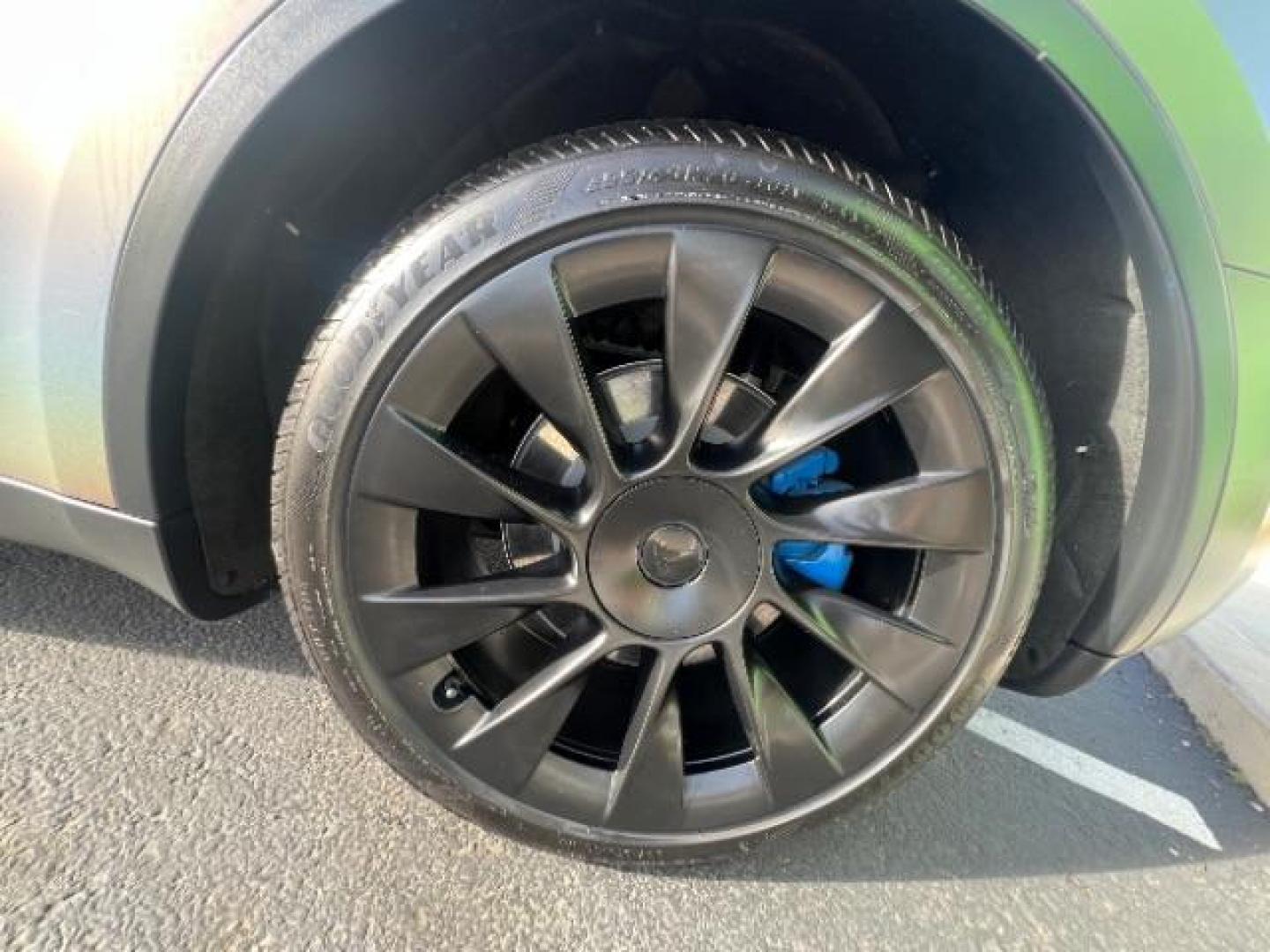 2021 White /White/Black Tesla Model Y Long Range Dual Motor All-Wheel Drive (5YJYGDEE5MF) with an ELECTRIC engine, Electric transmission, located at 1865 East Red Hills Pkwy, St. George, 84770, (435) 628-0023, 37.120850, -113.543640 - Excellent Tesla Model Y Long Range All Wheel Drive. With Full Self Drive paid for ($8k add on) Which is no longer available to buy. All our Teslas come with charging kit. Color changing wrap is a little rough but will still turn heads. Battery is healthy. Gets 275 on full charge. Clean title, no a - Photo#12