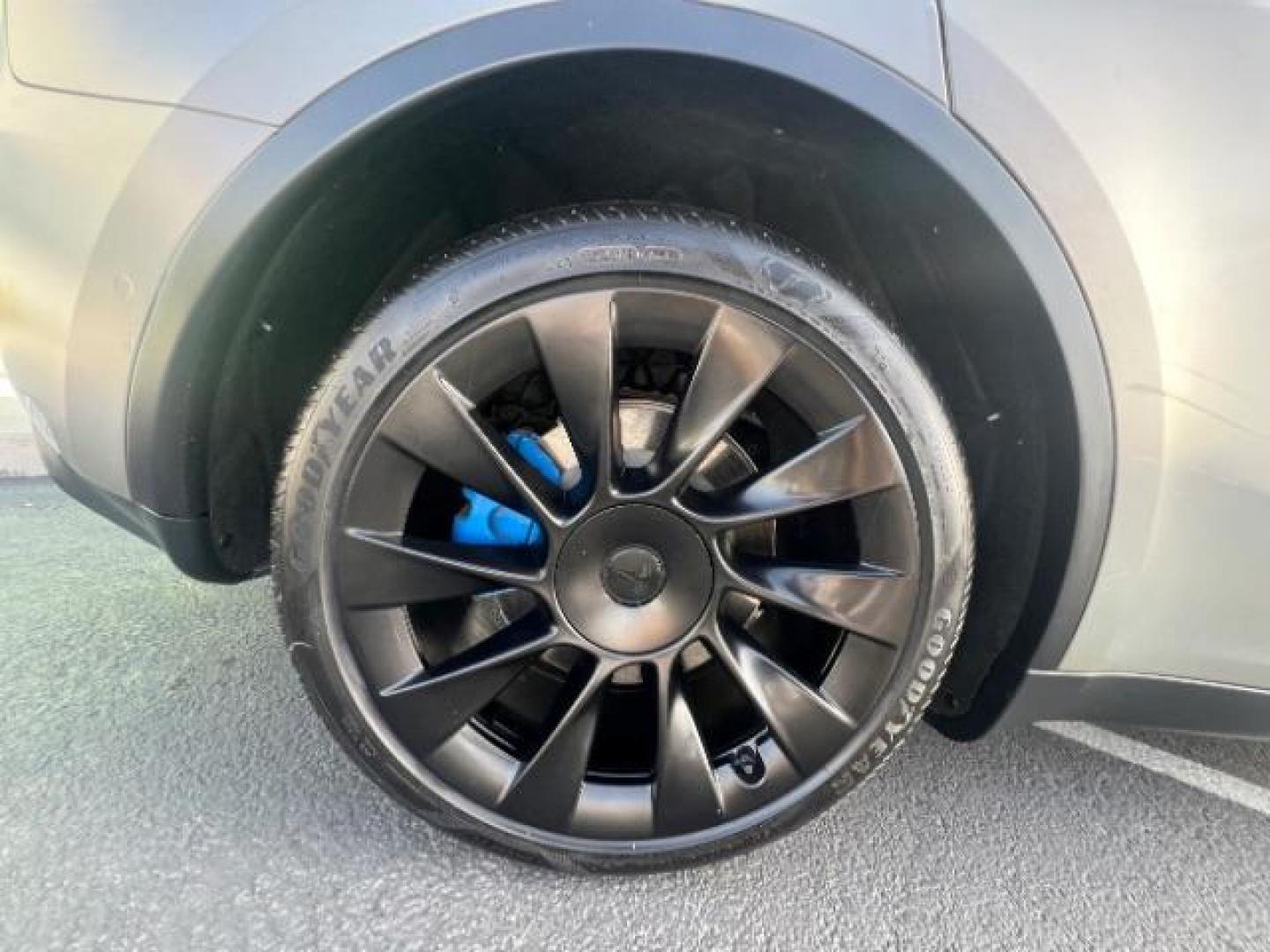 2021 White /White/Black Tesla Model Y Long Range Dual Motor All-Wheel Drive (5YJYGDEE5MF) with an ELECTRIC engine, Electric transmission, located at 1865 East Red Hills Pkwy, St. George, 84770, (435) 628-0023, 37.120850, -113.543640 - Excellent Tesla Model Y Long Range All Wheel Drive. With Full Self Drive paid for ($8k add on) Which is no longer available to buy. All our Teslas come with charging kit. Color changing wrap is a little rough but will still turn heads. Battery is healthy. Gets 275 on full charge. Clean title, no a - Photo#13