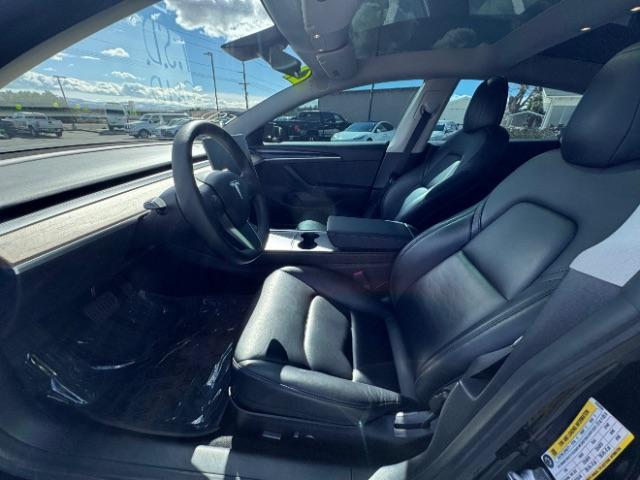 2021 Solid Black /Black Tesla Model 3 Long Range Dual Motor All-Wheel Drive (5YJ3E1EB9MF) with an ELECTRIC engine, Electric transmission, located at 1865 East Red Hills Pkwy, St. George, 84770, (435) 628-0023, 37.120850, -113.543640 - Excellent Tesla Model 3 Long Range All Wheel Drive. With Full Self Drive paid for ($8k add on) Which is no longer available to buy. All our Teslas come with charging kits. Battery is 98% healthy. Gets 310 on full charge! Amazing for this year. Clean title, no accidents Still has remaining 120k mi - Photo#9