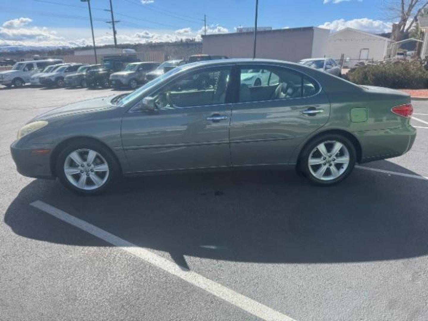 2005 Green /Beige Lexus ES 330 Sedan (JTHBA30G555) , Automatic transmission, located at 940 North Main Street, Cedar City, UT, 84720, (435) 628-0023, 37.692936, -113.061897 - Photo#4