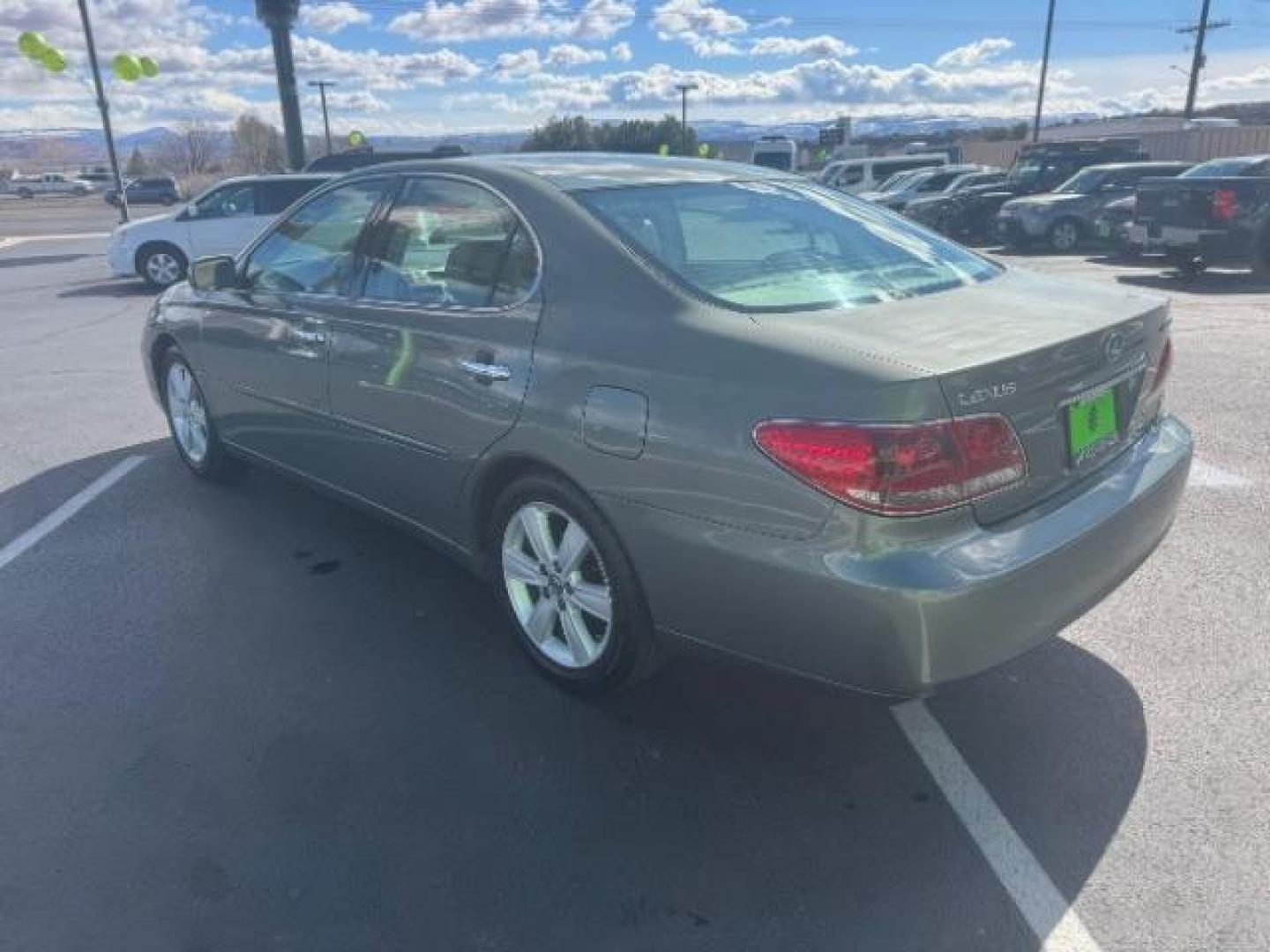 2005 Green /Beige Lexus ES 330 Sedan (JTHBA30G555) , Automatic transmission, located at 940 North Main Street, Cedar City, UT, 84720, (435) 628-0023, 37.692936, -113.061897 - Photo#5