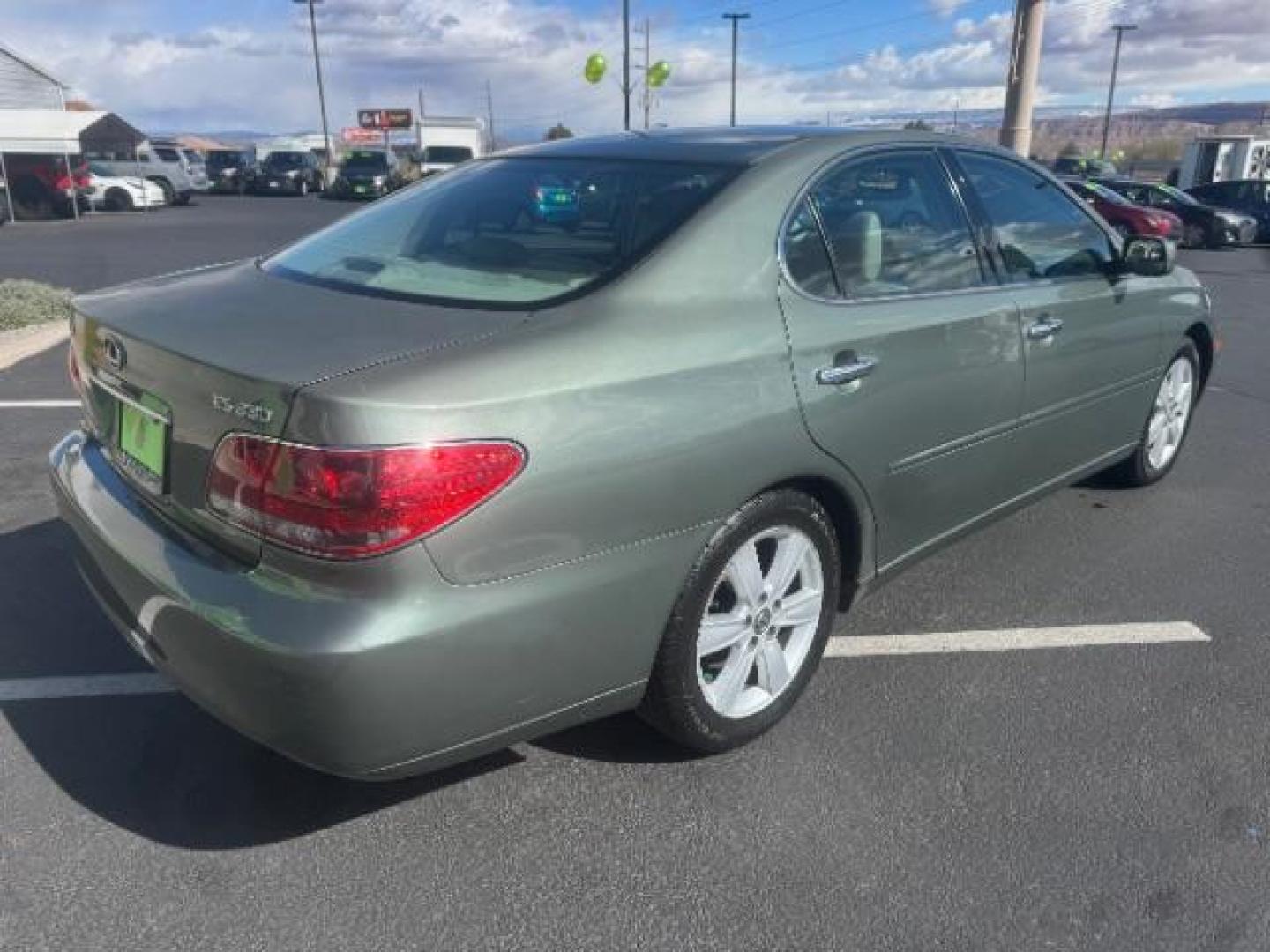 2005 Green /Beige Lexus ES 330 Sedan (JTHBA30G555) , Automatic transmission, located at 940 North Main Street, Cedar City, UT, 84720, (435) 628-0023, 37.692936, -113.061897 - Photo#7