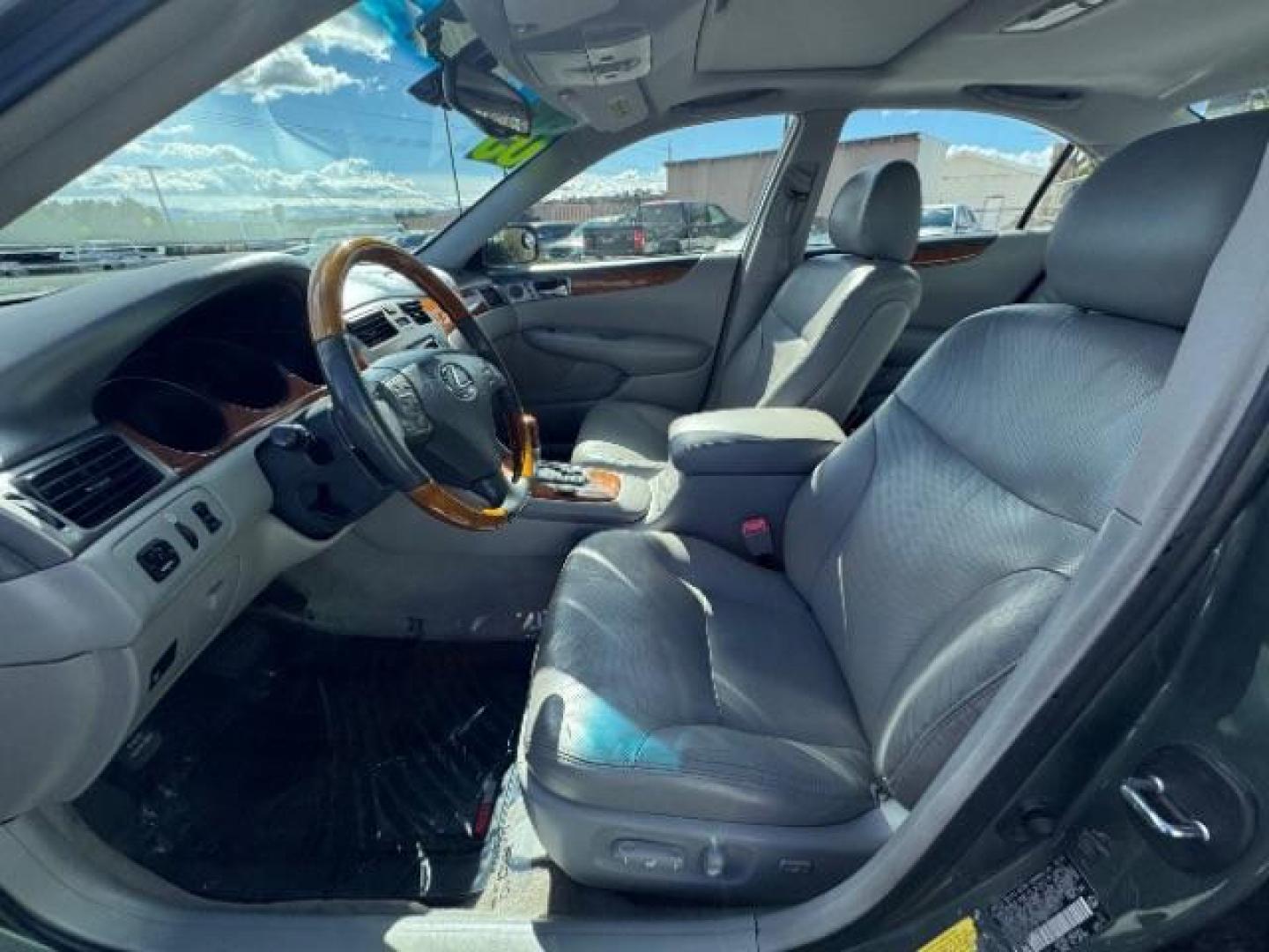 2005 Green /Beige Lexus ES 330 Sedan (JTHBA30G555) , Automatic transmission, located at 940 North Main Street, Cedar City, UT, 84720, (435) 628-0023, 37.692936, -113.061897 - Photo#9