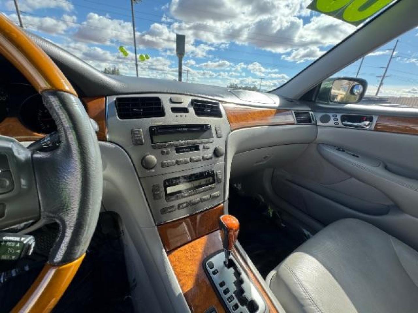 2005 Green /Beige Lexus ES 330 Sedan (JTHBA30G555) , Automatic transmission, located at 940 North Main Street, Cedar City, UT, 84720, (435) 628-0023, 37.692936, -113.061897 - Photo#11