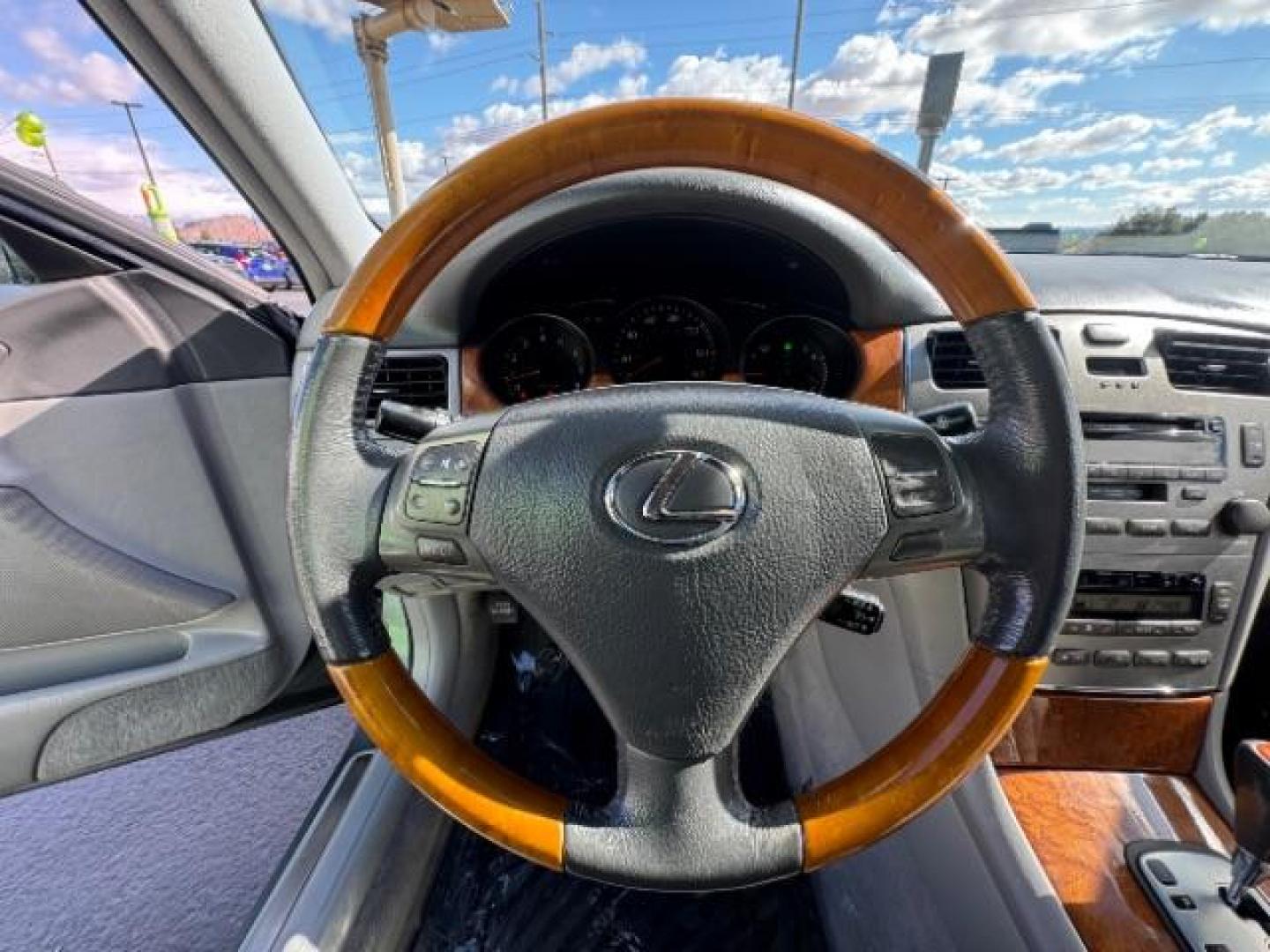 2005 Green /Beige Lexus ES 330 Sedan (JTHBA30G555) , Automatic transmission, located at 940 North Main Street, Cedar City, UT, 84720, (435) 628-0023, 37.692936, -113.061897 - Photo#12