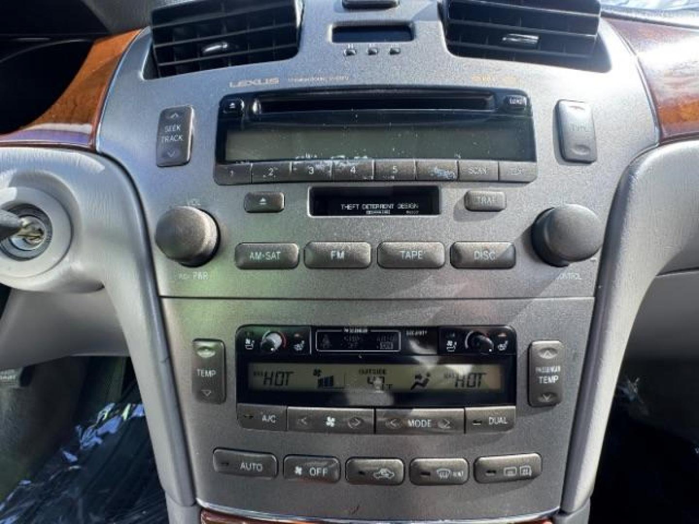 2005 Green /Beige Lexus ES 330 Sedan (JTHBA30G555) , Automatic transmission, located at 940 North Main Street, Cedar City, UT, 84720, (435) 628-0023, 37.692936, -113.061897 - Photo#15