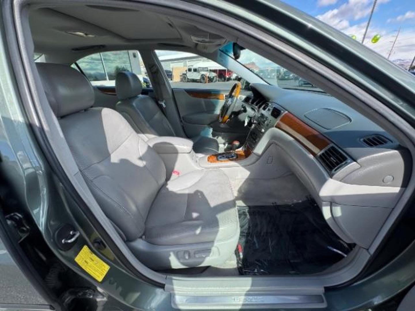 2005 Green /Beige Lexus ES 330 Sedan (JTHBA30G555) , Automatic transmission, located at 940 North Main Street, Cedar City, UT, 84720, (435) 628-0023, 37.692936, -113.061897 - Photo#22