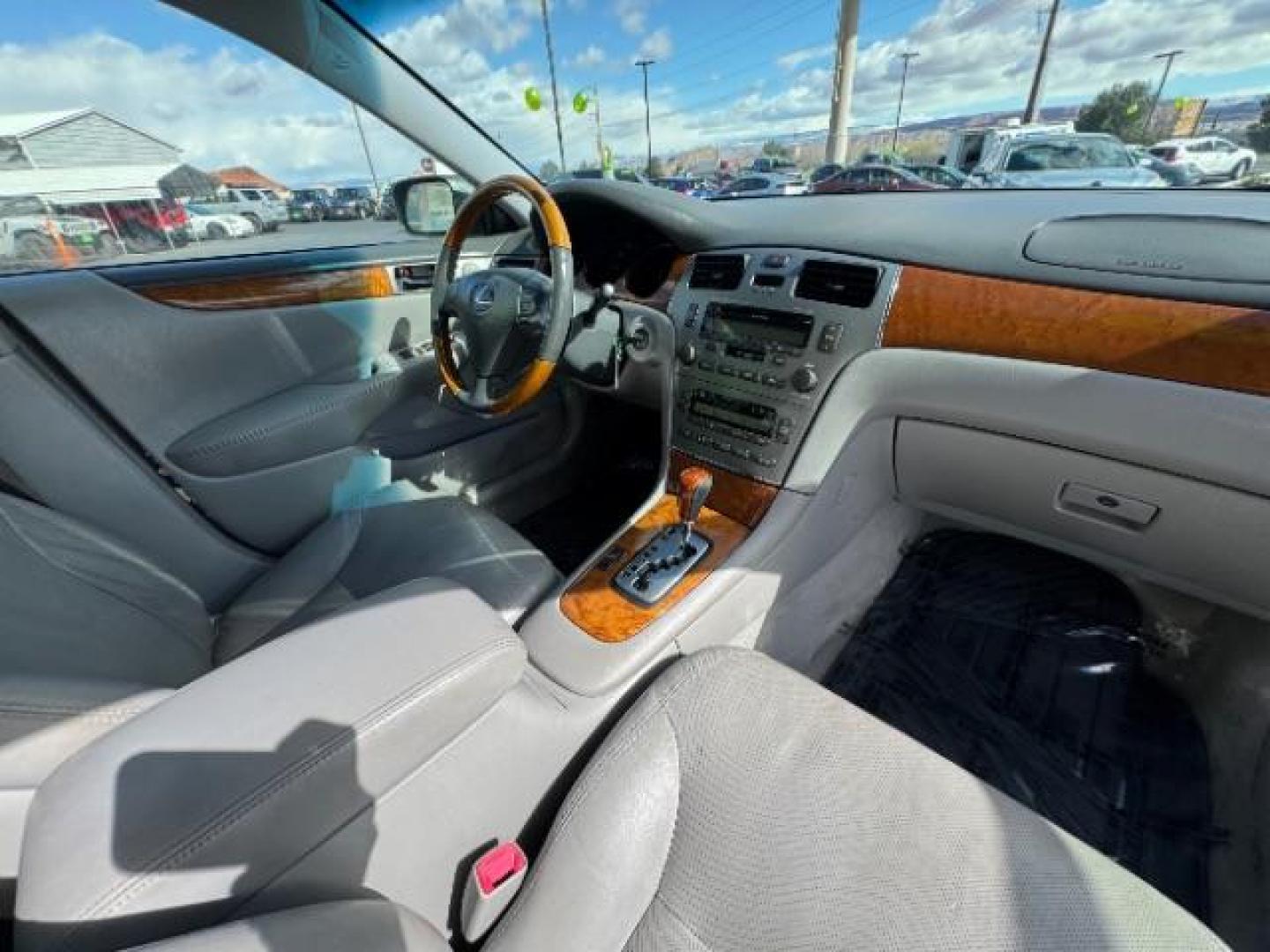 2005 Green /Beige Lexus ES 330 Sedan (JTHBA30G555) , Automatic transmission, located at 940 North Main Street, Cedar City, UT, 84720, (435) 628-0023, 37.692936, -113.061897 - Photo#23