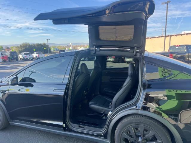 2024 Solid Black /Black Tesla Model X Long Range (7SAXCBE55RF) with an ELECTRIC engine, Electric transmission, located at 1865 East Red Hills Pkwy, St. George, 84770, (435) 628-0023, 37.120850, -113.543640 - Excellent Tesla Model X Long Range All Wheel Drive. With 3rd row 6 Seats, HW4, Homelink, Tow hitch, 20' WheelsLow miles and in near new condition. All our Teslas come with charging kit. Battery is healthy. Gets 300 on full charge. Clean title, no accidents, 1 Owner. Still has remaining Bumper 2 - Photo#20