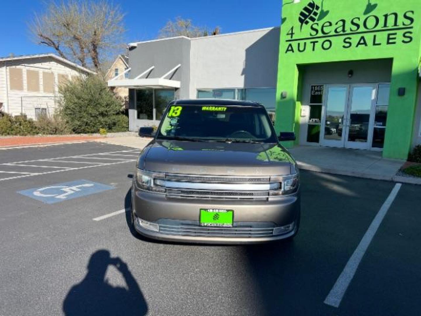2013 Mineral Gray Metallic /Charcoal Black w/Gray Inserts Ford Flex Limited (2FMGK5D83DB) with an 3.5L V-6 DOHC engine, Automatic transmission, located at 1865 East Red Hills Pkwy, St. George, 84770, (435) 628-0023, 37.120850, -113.543640 - We specialize in helping ALL people get the best financing available. No matter your credit score, good, bad or none we can get you an amazing rate. Had a bankruptcy, divorce, or repossessions? We give you the green light to get your credit back on the road. Low down and affordable payments that fit - Photo#1