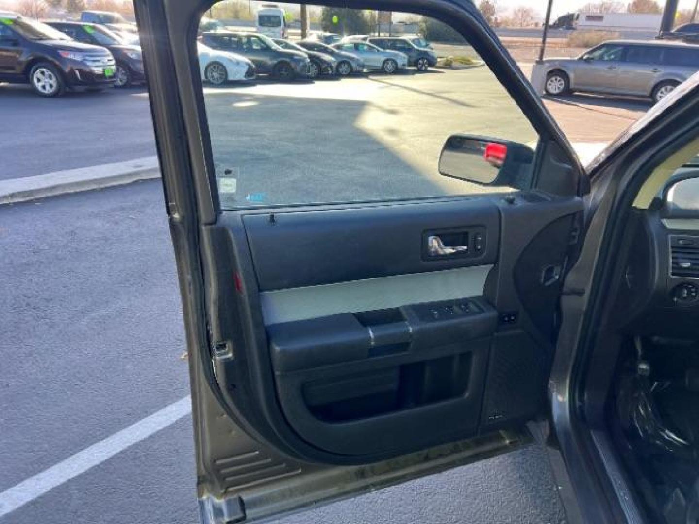 2013 Mineral Gray Metallic /Charcoal Black w/Gray Inserts Ford Flex Limited (2FMGK5D83DB) with an 3.5L V-6 DOHC engine, Automatic transmission, located at 1865 East Red Hills Pkwy, St. George, 84770, (435) 628-0023, 37.120850, -113.543640 - We specialize in helping ALL people get the best financing available. No matter your credit score, good, bad or none we can get you an amazing rate. Had a bankruptcy, divorce, or repossessions? We give you the green light to get your credit back on the road. Low down and affordable payments that fit - Photo#12