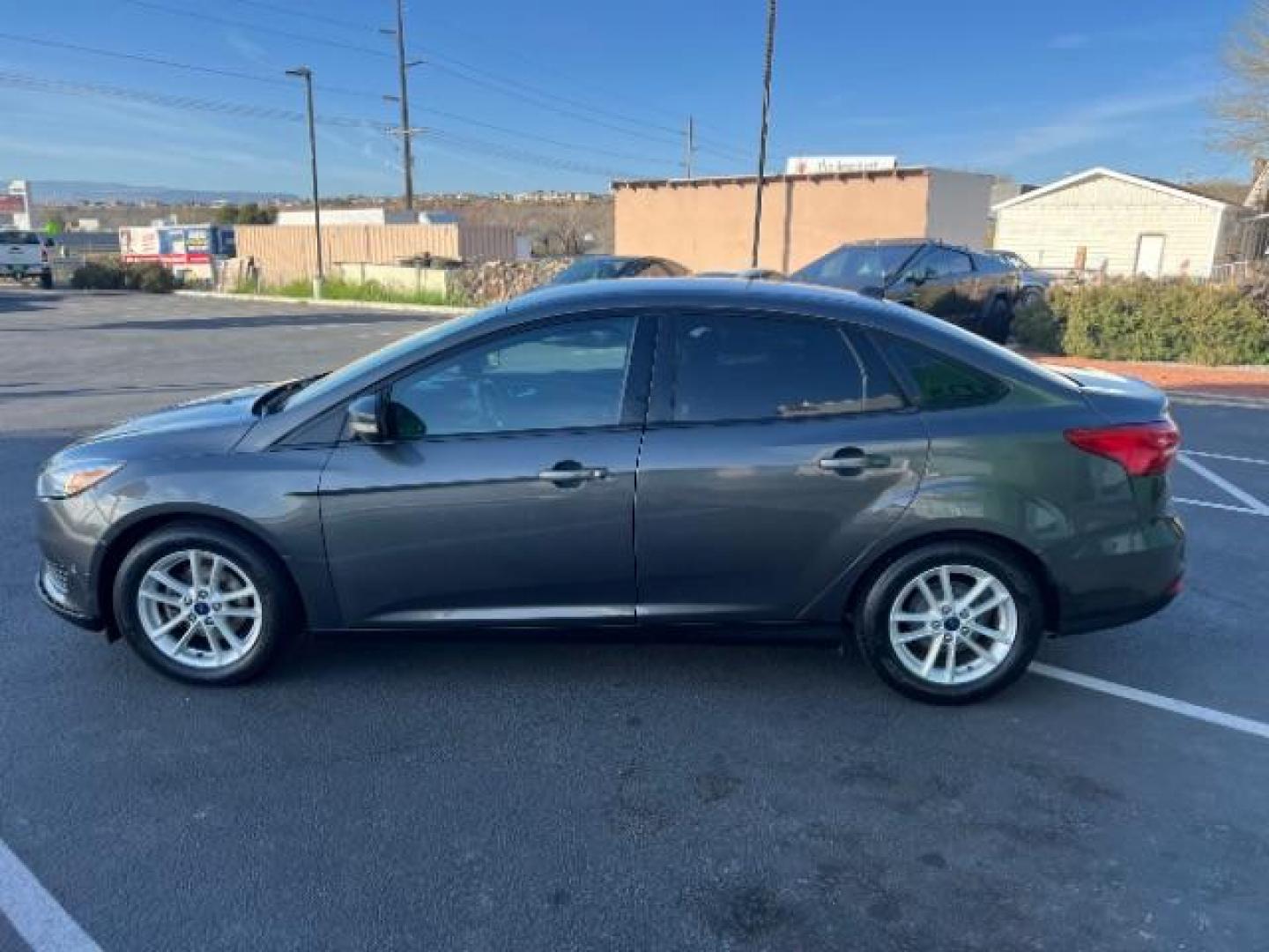 2016 Magnetic /Charcoal Black Ford Focus SE (1FADP3F2XGL) , Automatic transmission, located at 1865 East Red Hills Pkwy, St. George, 84770, (435) 628-0023, 37.120850, -113.543640 - We specialize in helping ALL people get the best financing available. No matter your credit score, good, bad or none we can get you an amazing rate. Had a bankruptcy, divorce, or repossessions? We give you the green light to get your credit back on the road. Low down and affordable payments that fit - Photo#3