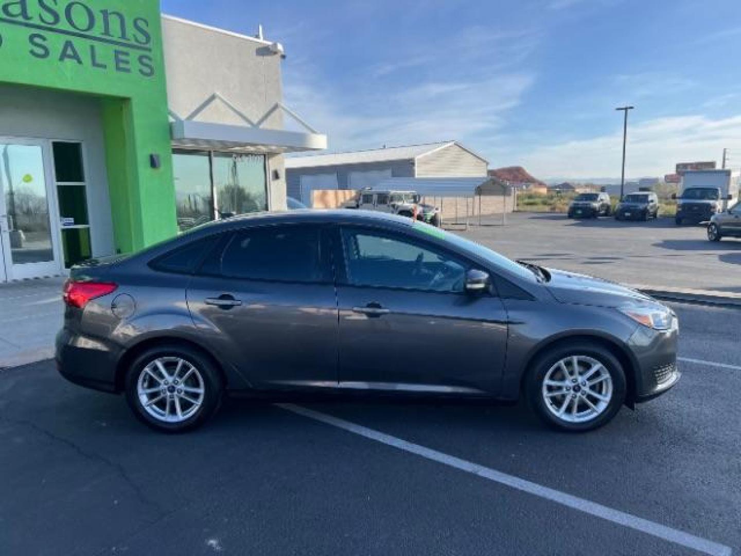 2016 Magnetic /Charcoal Black Ford Focus SE (1FADP3F2XGL) , Automatic transmission, located at 1865 East Red Hills Pkwy, St. George, 84770, (435) 628-0023, 37.120850, -113.543640 - We specialize in helping ALL people get the best financing available. No matter your credit score, good, bad or none we can get you an amazing rate. Had a bankruptcy, divorce, or repossessions? We give you the green light to get your credit back on the road. Low down and affordable payments that fit - Photo#7