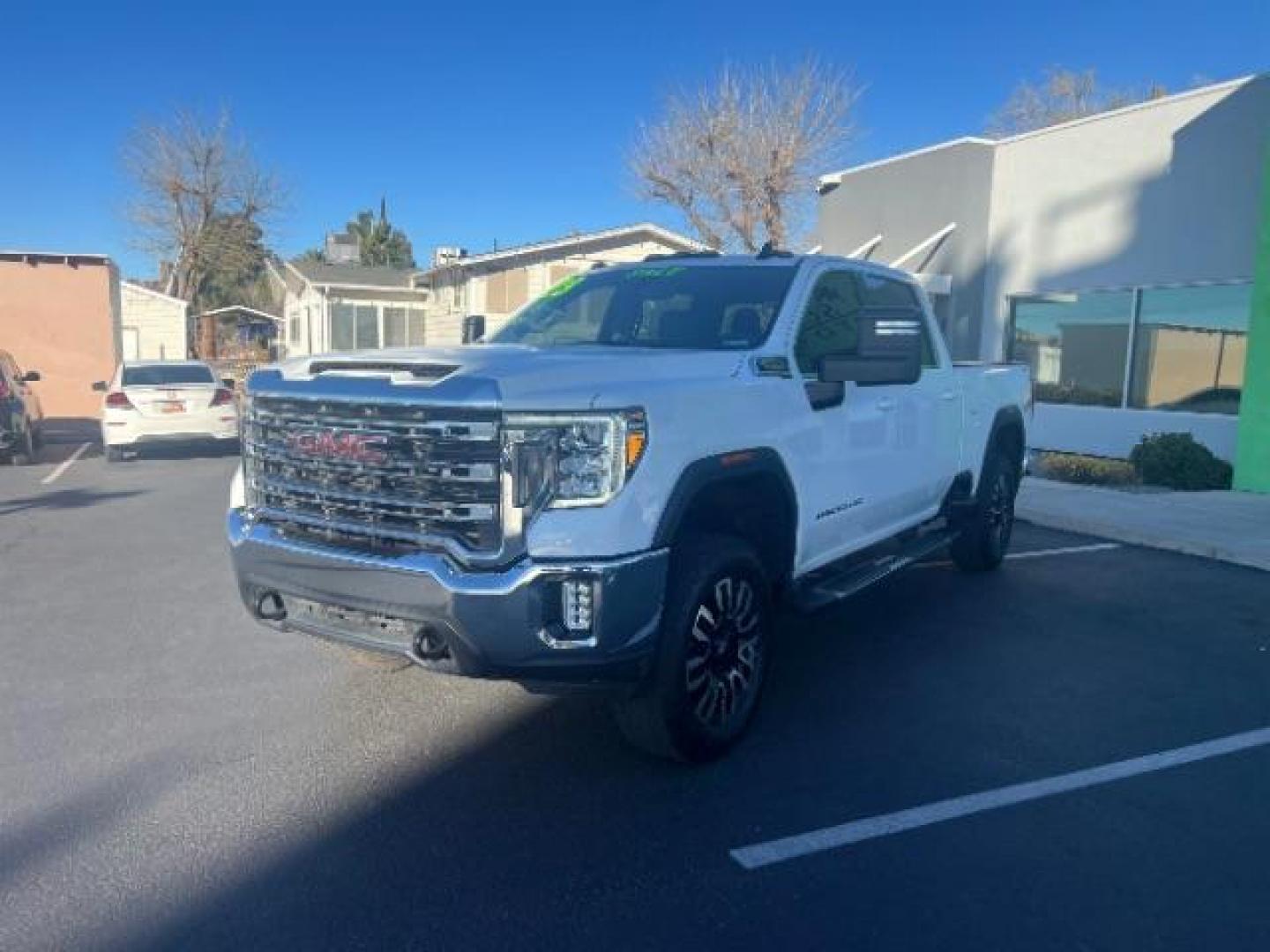 2023 Summit White /Jet Black GMC Sierra 2500HD 4WD Crew Cab Standard Bed SLE (1GT49MEY7PF) with an 6.6L V-8 gasoline direct injection engine, Automatic transmission, located at 1865 East Red Hills Pkwy, St. George, 84770, (435) 628-0023, 37.120850, -113.543640 - Photo#2