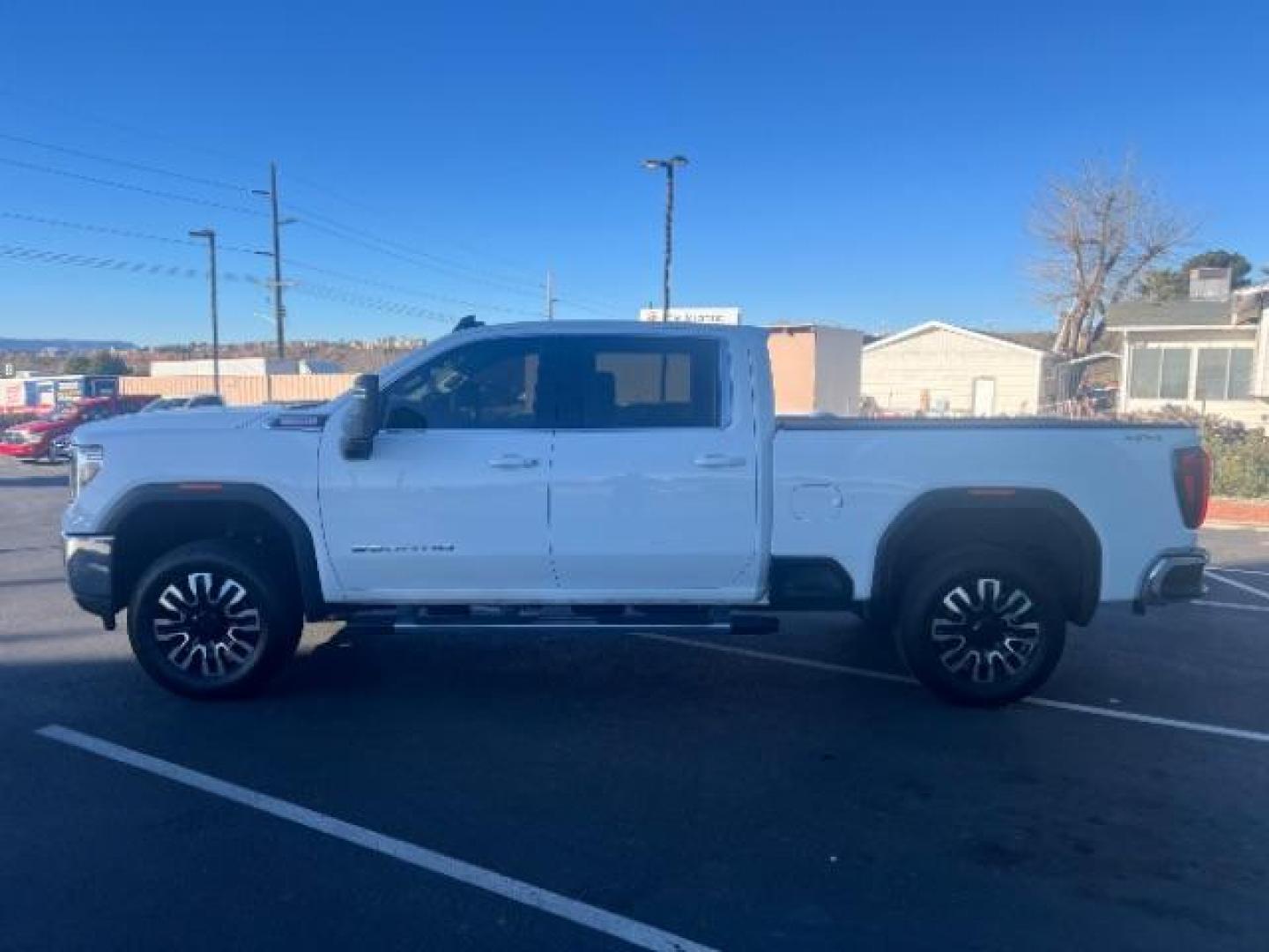 2023 Summit White /Jet Black GMC Sierra 2500HD 4WD Crew Cab Standard Bed SLE (1GT49MEY7PF) with an 6.6L V-8 gasoline direct injection engine, Automatic transmission, located at 1865 East Red Hills Pkwy, St. George, 84770, (435) 628-0023, 37.120850, -113.543640 - Photo#3