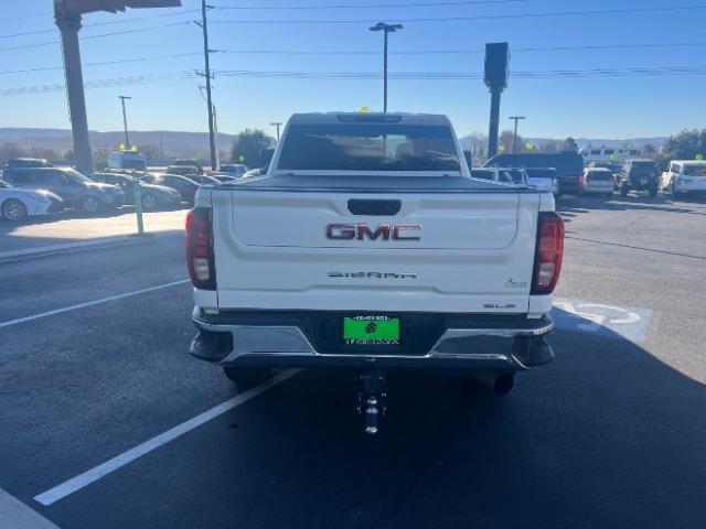 2023 Summit White /Jet Black GMC Sierra 2500HD 4WD Crew Cab Standard Bed SLE (1GT49MEY7PF) with an 6.6L V-8 gasoline direct injection engine, Automatic transmission, located at 1865 East Red Hills Pkwy, St. George, 84770, (435) 628-0023, 37.120850, -113.543640 - Photo#5