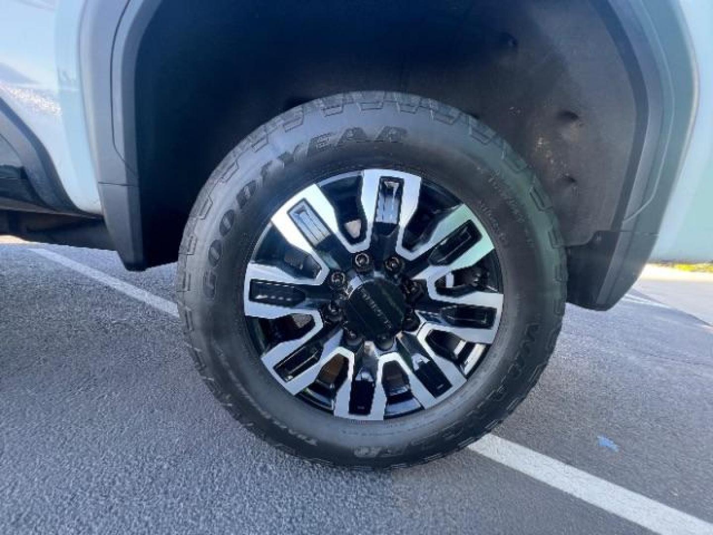 2023 Summit White /Jet Black GMC Sierra 2500HD 4WD Crew Cab Standard Bed SLE (1GT49MEY7PF) with an 6.6L V-8 gasoline direct injection engine, Automatic transmission, located at 1865 East Red Hills Pkwy, St. George, 84770, (435) 628-0023, 37.120850, -113.543640 - Photo#8