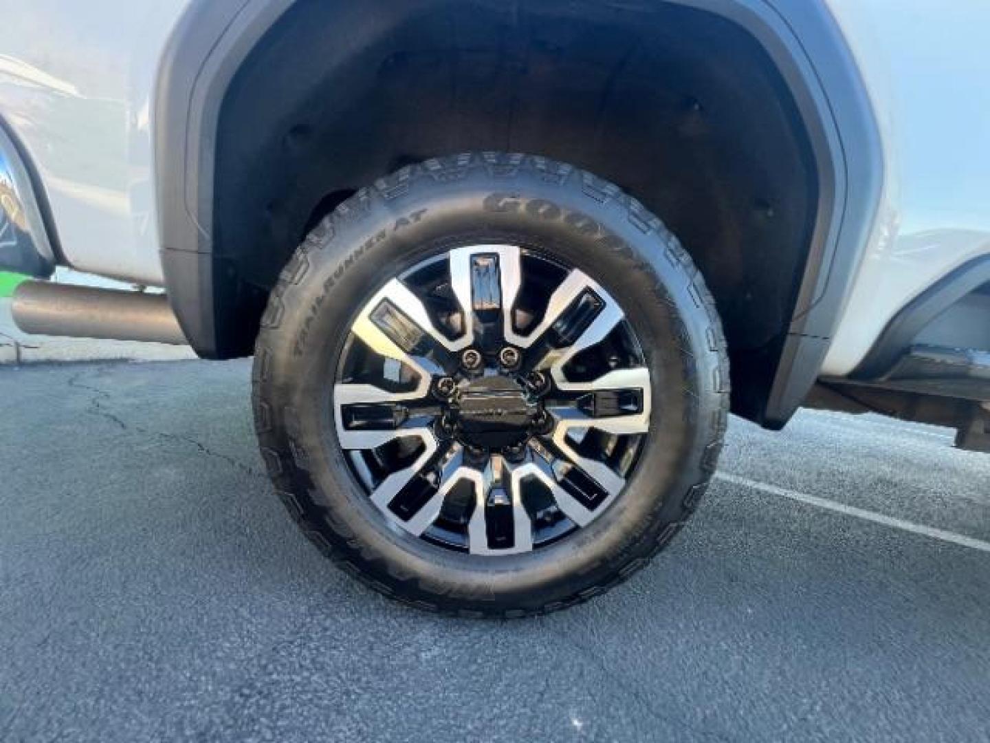 2023 Summit White /Jet Black GMC Sierra 2500HD 4WD Crew Cab Standard Bed SLE (1GT49MEY7PF) with an 6.6L V-8 gasoline direct injection engine, Automatic transmission, located at 1865 East Red Hills Pkwy, St. George, 84770, (435) 628-0023, 37.120850, -113.543640 - Photo#9