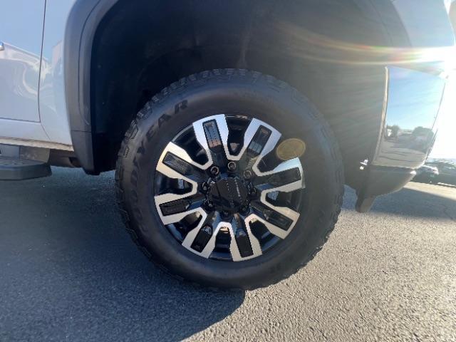2023 Summit White /Jet Black GMC Sierra 2500HD 4WD Crew Cab Standard Bed SLE (1GT49MEY7PF) with an 6.6L V-8 gasoline direct injection engine, Automatic transmission, located at 1865 East Red Hills Pkwy, St. George, 84770, (435) 628-0023, 37.120850, -113.543640 - Photo#10