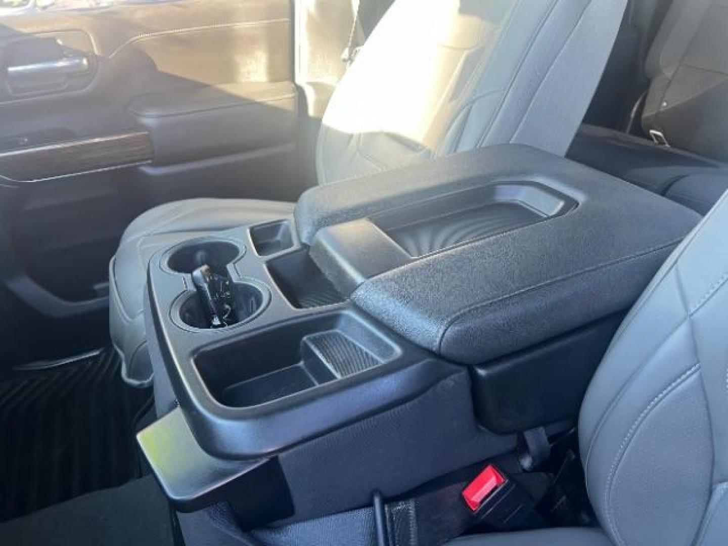 2023 Summit White /Jet Black GMC Sierra 2500HD 4WD Crew Cab Standard Bed SLE (1GT49MEY7PF) with an 6.6L V-8 gasoline direct injection engine, Automatic transmission, located at 1865 East Red Hills Pkwy, St. George, 84770, (435) 628-0023, 37.120850, -113.543640 - Photo#18