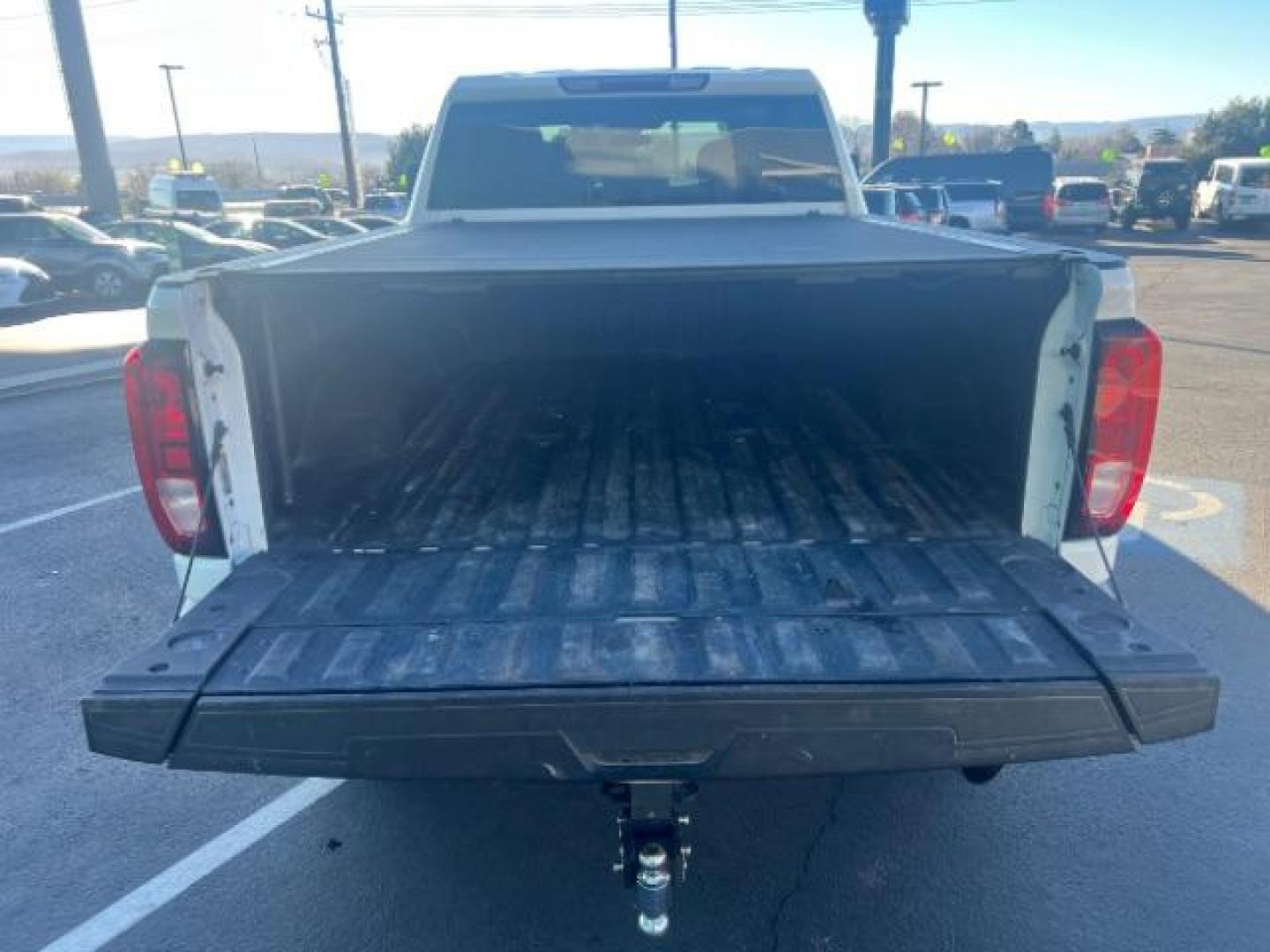 2023 Summit White /Jet Black GMC Sierra 2500HD 4WD Crew Cab Standard Bed SLE (1GT49MEY7PF) with an 6.6L V-8 gasoline direct injection engine, Automatic transmission, located at 1865 East Red Hills Pkwy, St. George, 84770, (435) 628-0023, 37.120850, -113.543640 - Photo#22