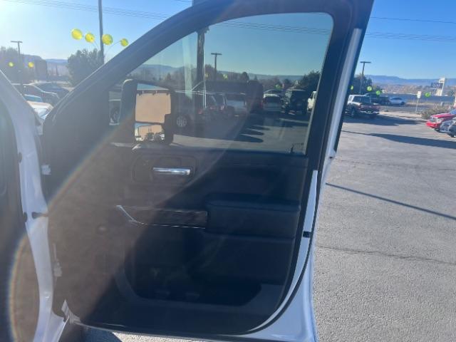 2023 Summit White /Jet Black GMC Sierra 2500HD 4WD Crew Cab Standard Bed SLE (1GT49MEY7PF) with an 6.6L V-8 gasoline direct injection engine, Automatic transmission, located at 1865 East Red Hills Pkwy, St. George, 84770, (435) 628-0023, 37.120850, -113.543640 - Photo#26