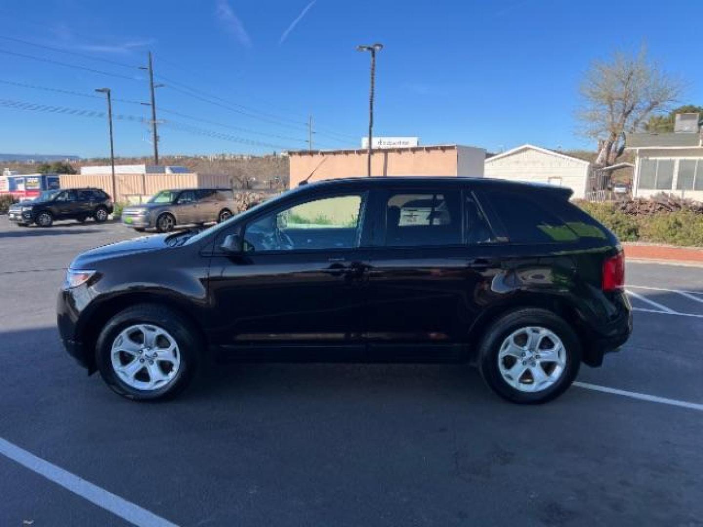 2013 Kodiak Brown Metallic /Charcoal Black/Gray Inserts Ford Edge SEL (2FMDK3JC1DB) , Automatic transmission, located at 940 North Main Street, Cedar City, UT, 84720, (435) 628-0023, 37.692936, -113.061897 - We specialize in helping ALL people get the best financing available. No matter your credit score, good, bad or none we can get you an amazing rate. Had a bankruptcy, divorce, or repossessions? We give you the green light to get your credit back on the road. Low down and affordable payments that fit - Photo#3