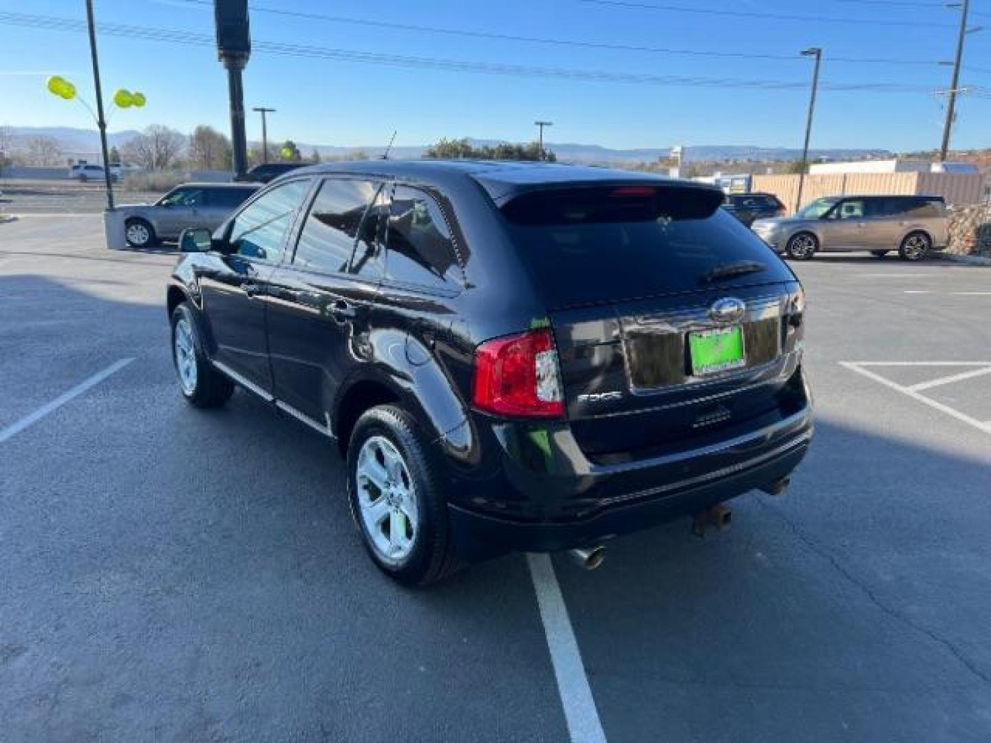 2013 Kodiak Brown Metallic /Charcoal Black/Gray Inserts Ford Edge SEL (2FMDK3JC1DB) , Automatic transmission, located at 940 North Main Street, Cedar City, UT, 84720, (435) 628-0023, 37.692936, -113.061897 - We specialize in helping ALL people get the best financing available. No matter your credit score, good, bad or none we can get you an amazing rate. Had a bankruptcy, divorce, or repossessions? We give you the green light to get your credit back on the road. Low down and affordable payments that fit - Photo#4