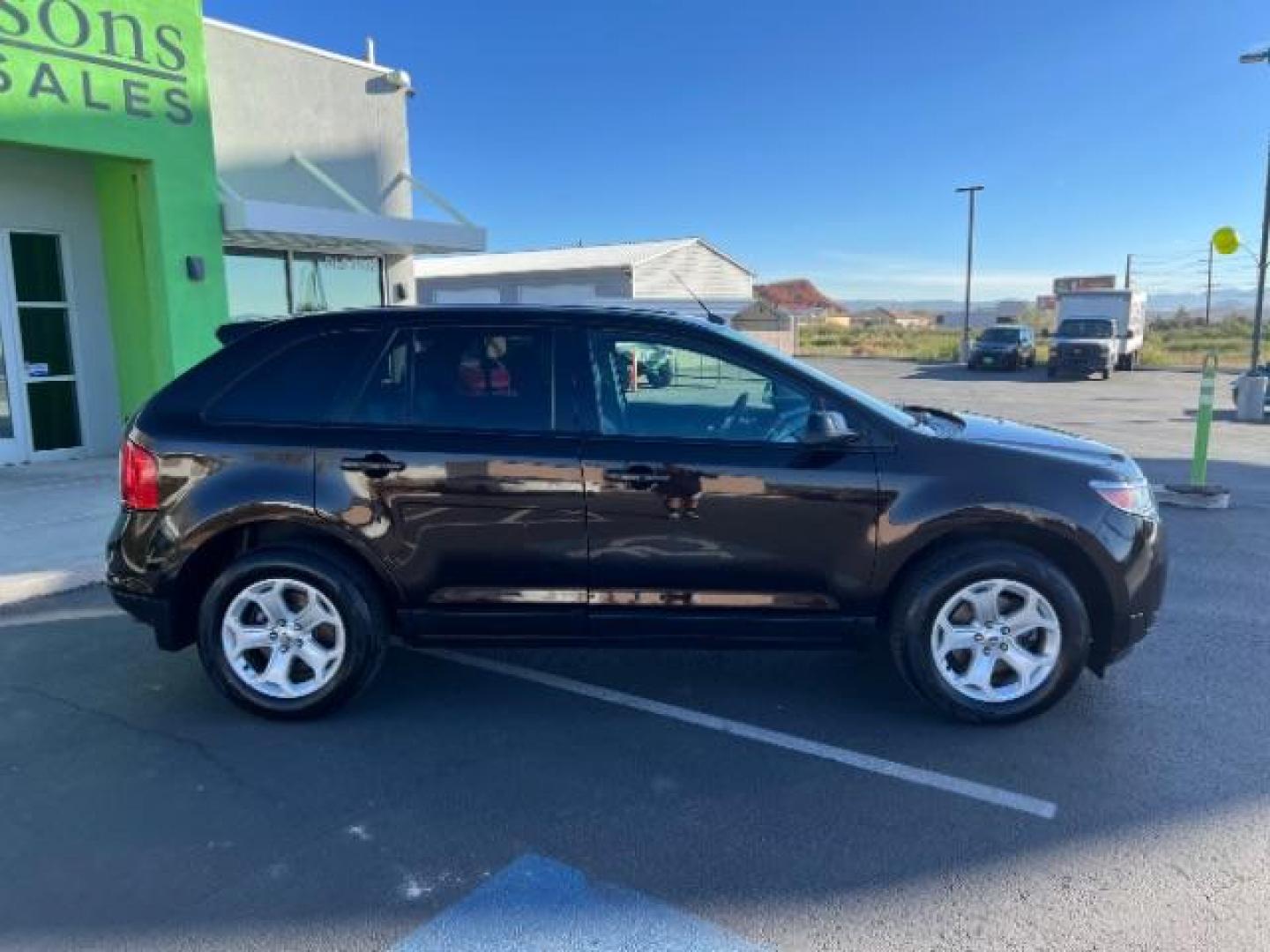 2013 Kodiak Brown Metallic /Charcoal Black/Gray Inserts Ford Edge SEL (2FMDK3JC1DB) , Automatic transmission, located at 940 North Main Street, Cedar City, UT, 84720, (435) 628-0023, 37.692936, -113.061897 - We specialize in helping ALL people get the best financing available. No matter your credit score, good, bad or none we can get you an amazing rate. Had a bankruptcy, divorce, or repossessions? We give you the green light to get your credit back on the road. Low down and affordable payments that fit - Photo#7